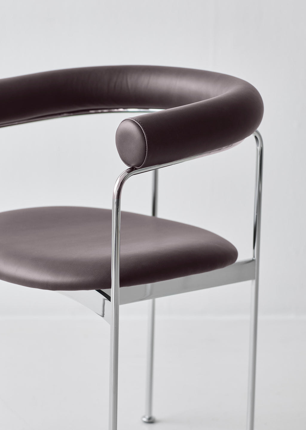 https://a.1stdibscdn.com/contemporary-chair-baia-by-kensaku-oshiro-x-dk3-black-frame-brown-leather-for-sale-picture-10/f_31233/f_434454321738576605496/Baia_Collection_051_master.jpeg