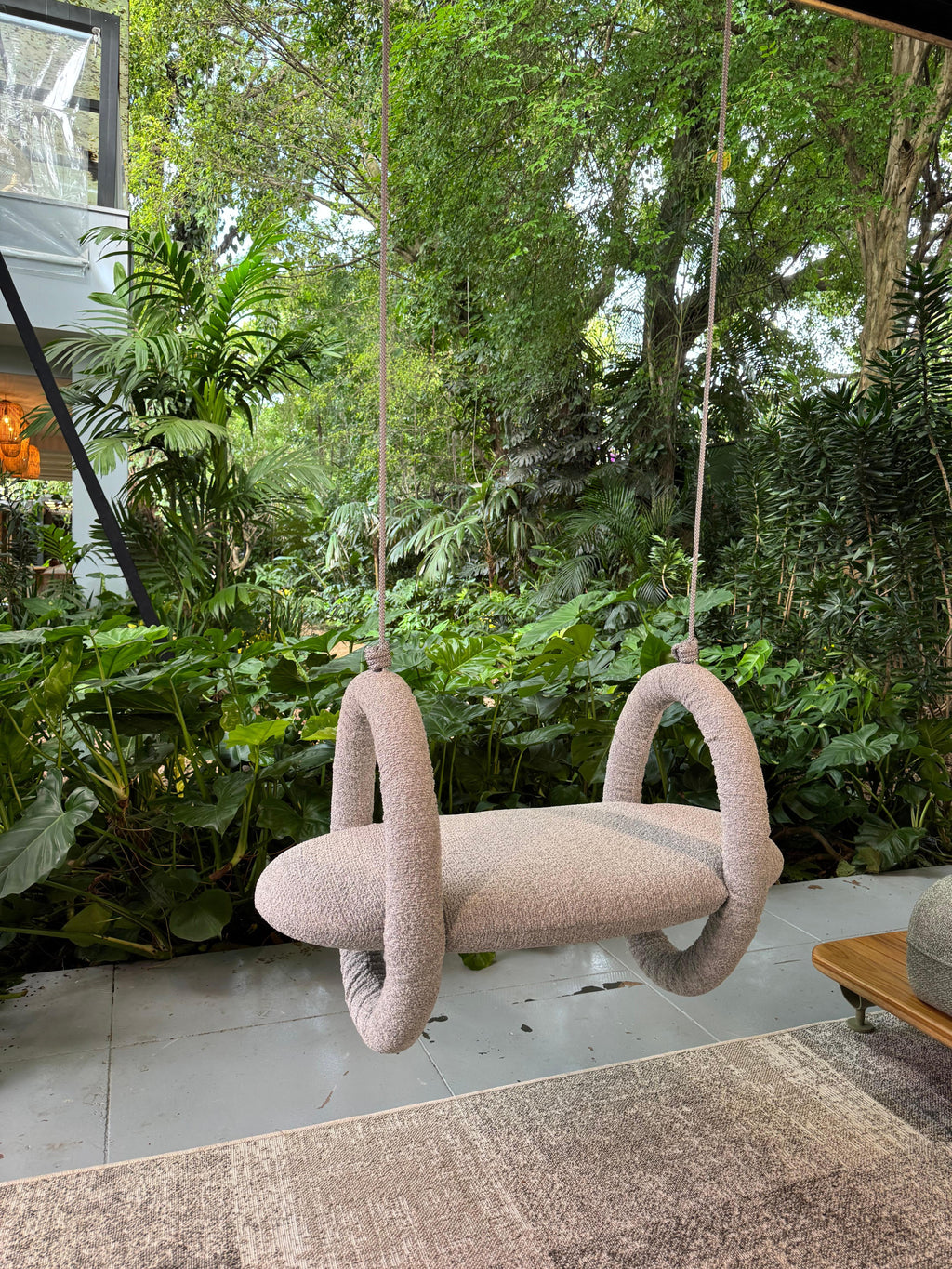 https://a.1stdibscdn.com/felicita-modern-outdoor-indoor-swing-in-aluminum-upholstered-for-sale-picture-4/f_56842/f_46999462/Balan_o_Felicit_1760125193854_master.JPG