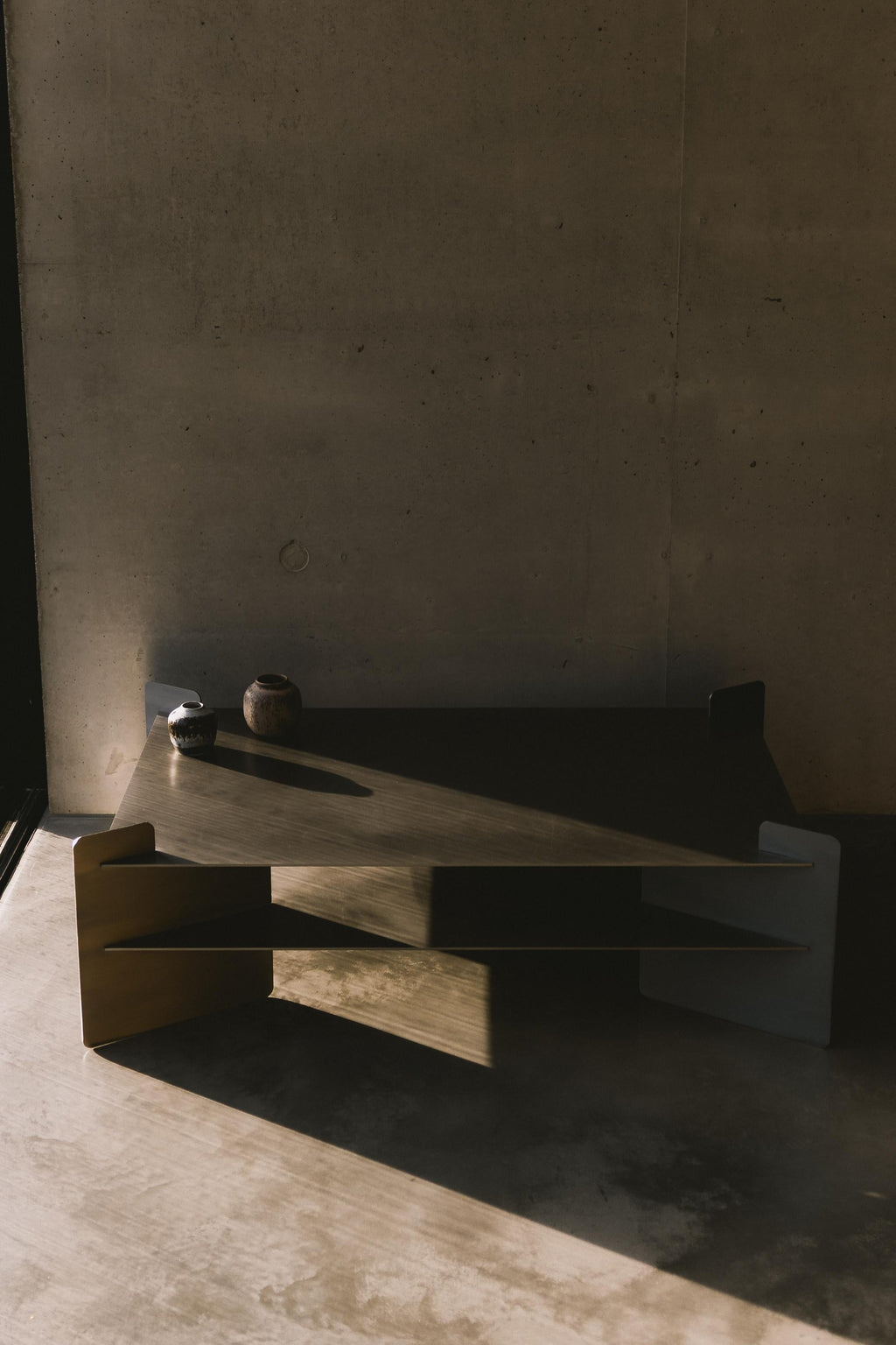 https://a.1stdibscdn.com/bali-stainless-steel-coffee-table-by-zincutec-for-sale-picture-8/f_12192/f_486226321770058834143/Bali_Coffee_Table__master.jpg