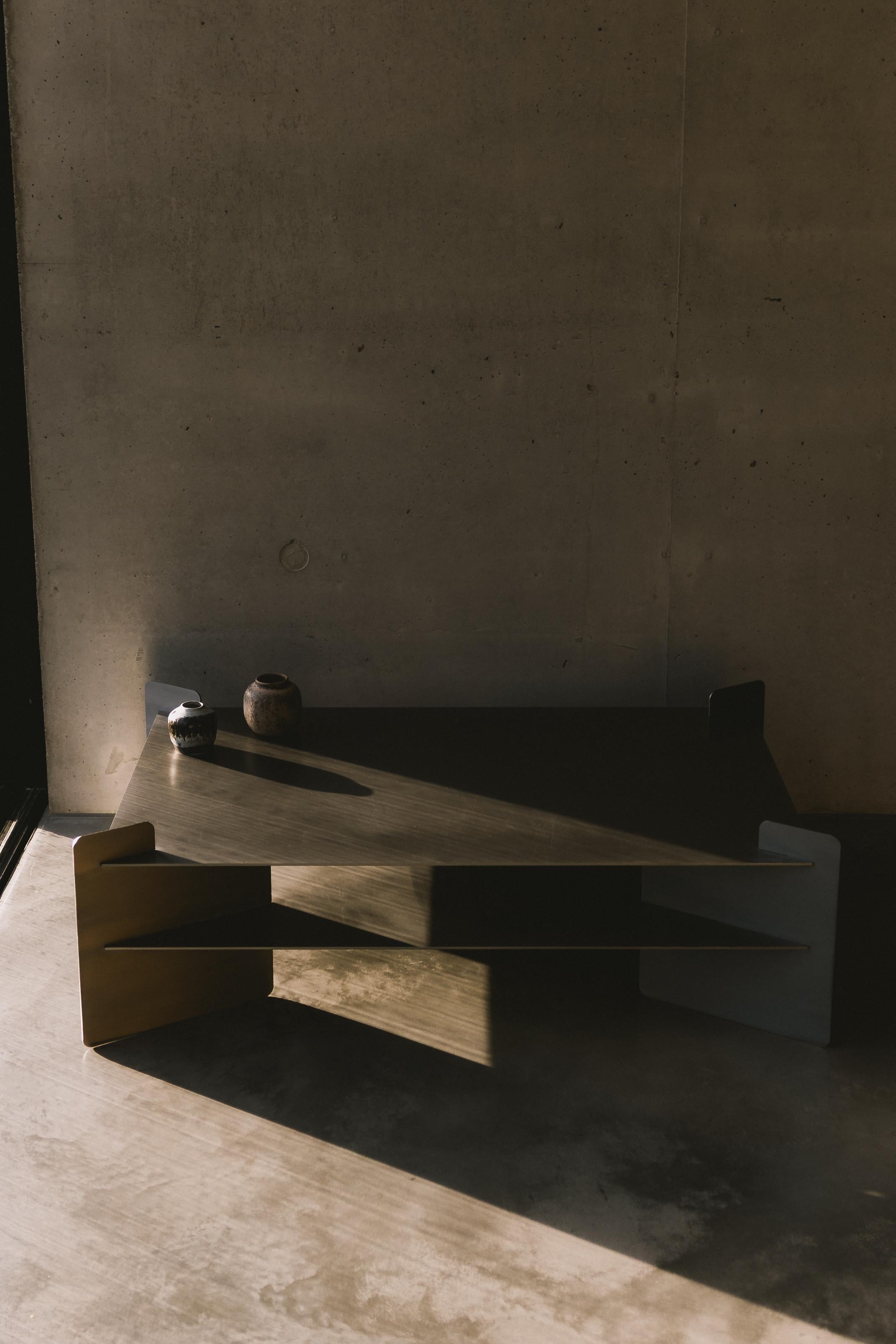 https://a.1stdibscdn.com/bali-stainless-steel-coffee-table-by-zincutec-for-sale-picture-8/f_12192/f_486226321770058834143/Bali_Coffee_Table__master.jpg