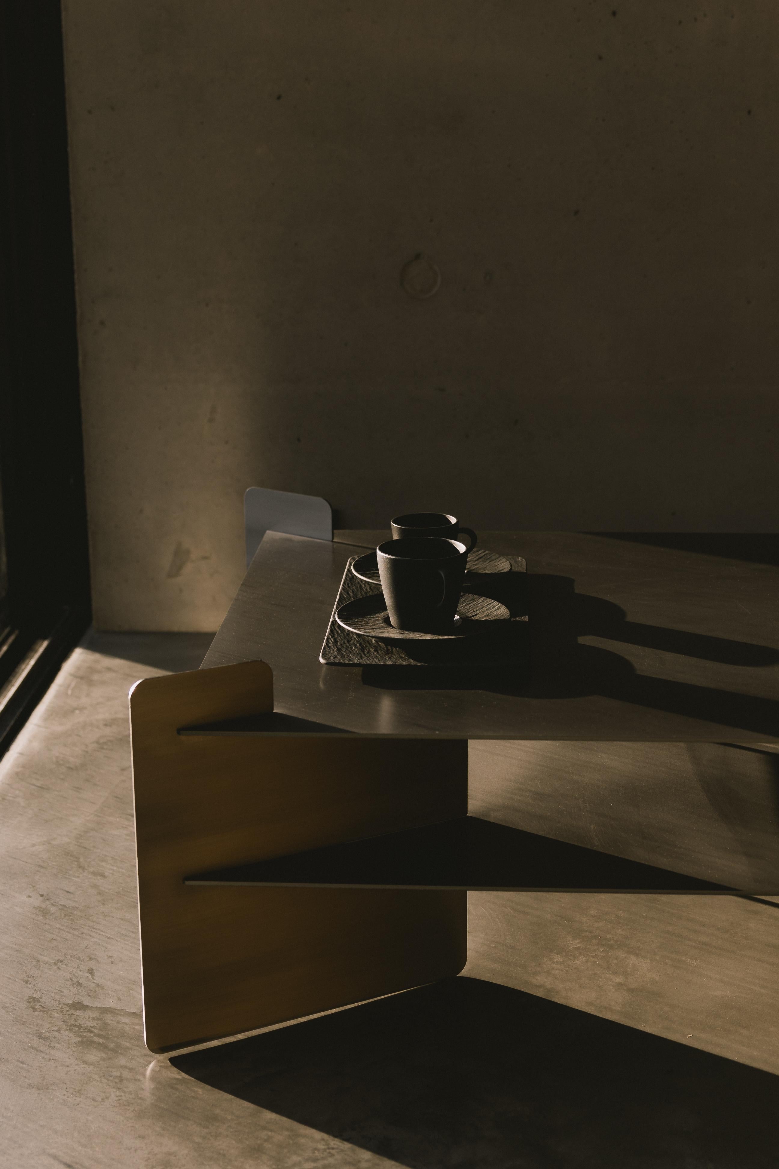https://a.1stdibscdn.com/bali-stainless-steel-coffee-table-by-zincutec-for-sale-picture-3/f_12192/f_486226321770058832212/Bali_Coffee_Table_detail_deco_master.jpg
