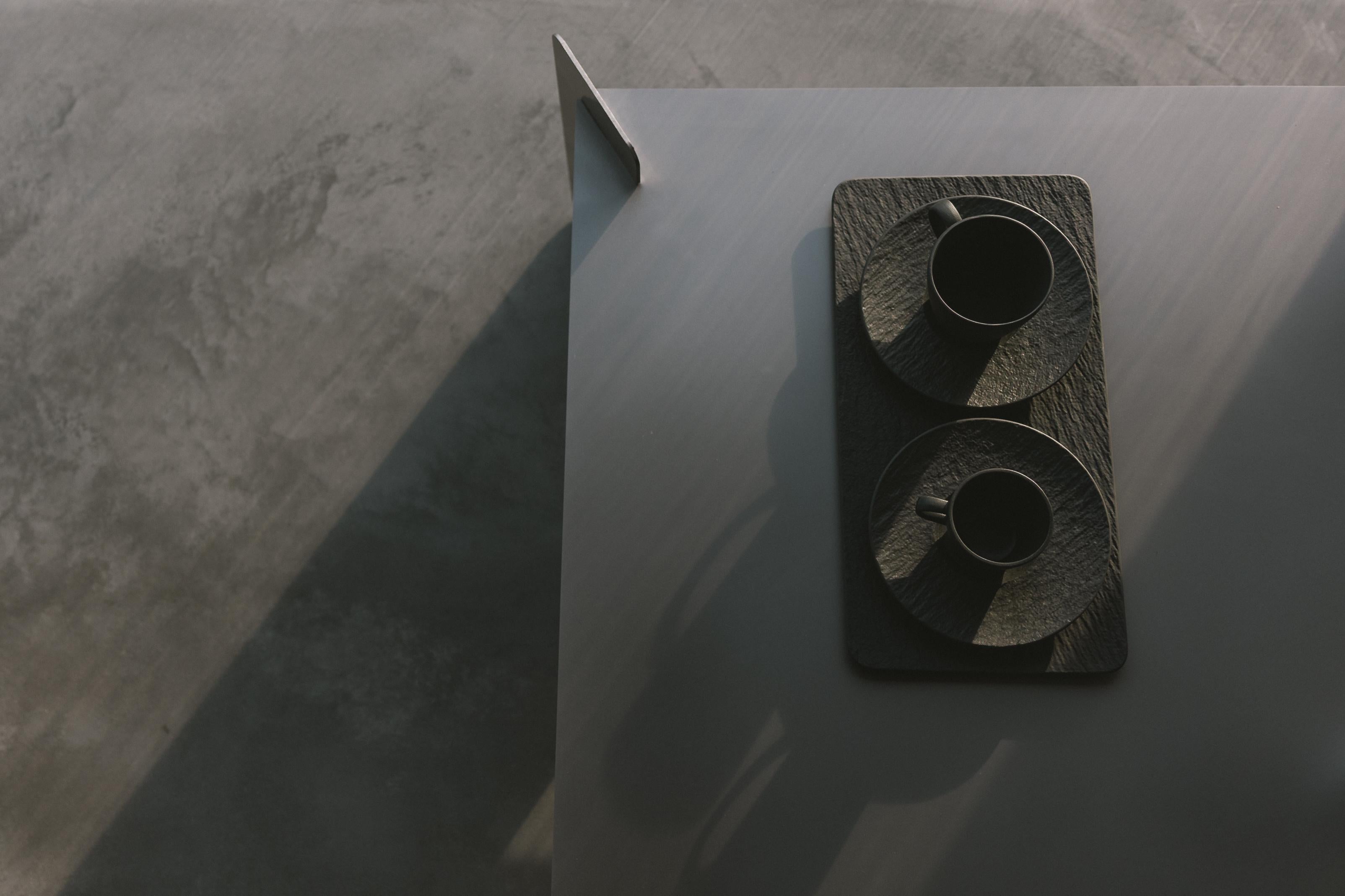https://a.1stdibscdn.com/bali-stainless-steel-coffee-table-by-zincutec-for-sale-picture-7/f_12192/f_486226321770058831802/Bali_Coffee_Table_top_deco_master.jpg