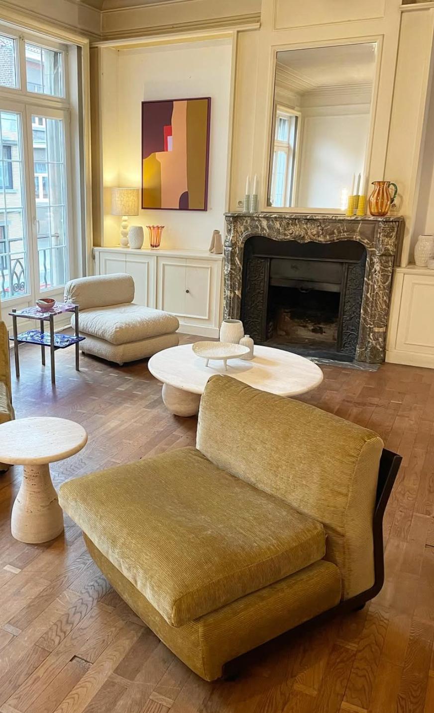 https://a.1stdibscdn.com/viola-veined-sphere-ball-leg-coffee-table-by-my-habitat-design-for-sale-picture-8/f_80522/f_467097321773348682731/Ball_Sphere_Leg_Coffee_Table_Round_Travertine_MY_HABITAT_1_master.jpg