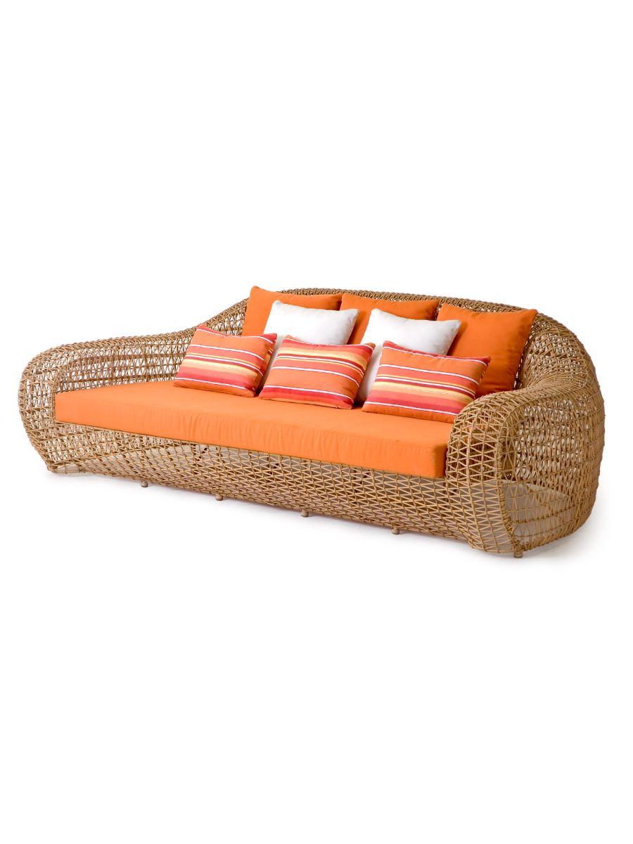 https://a.1stdibscdn.com/outdoor-balou-daybed-by-kenneth-cobonpue-for-sale-picture-2/f_12192/f_328116121676569347790/Balou_Daybed_1__master.jpg
