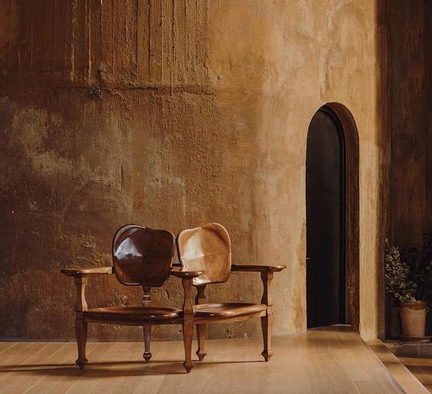 https://a.1stdibscdn.com/batllo-bench-in-solid-oak-by-antoni-gaudi-for-sale-picture-3/f_30483/f_239220321622019410801/BancoBatllo_master.jpg