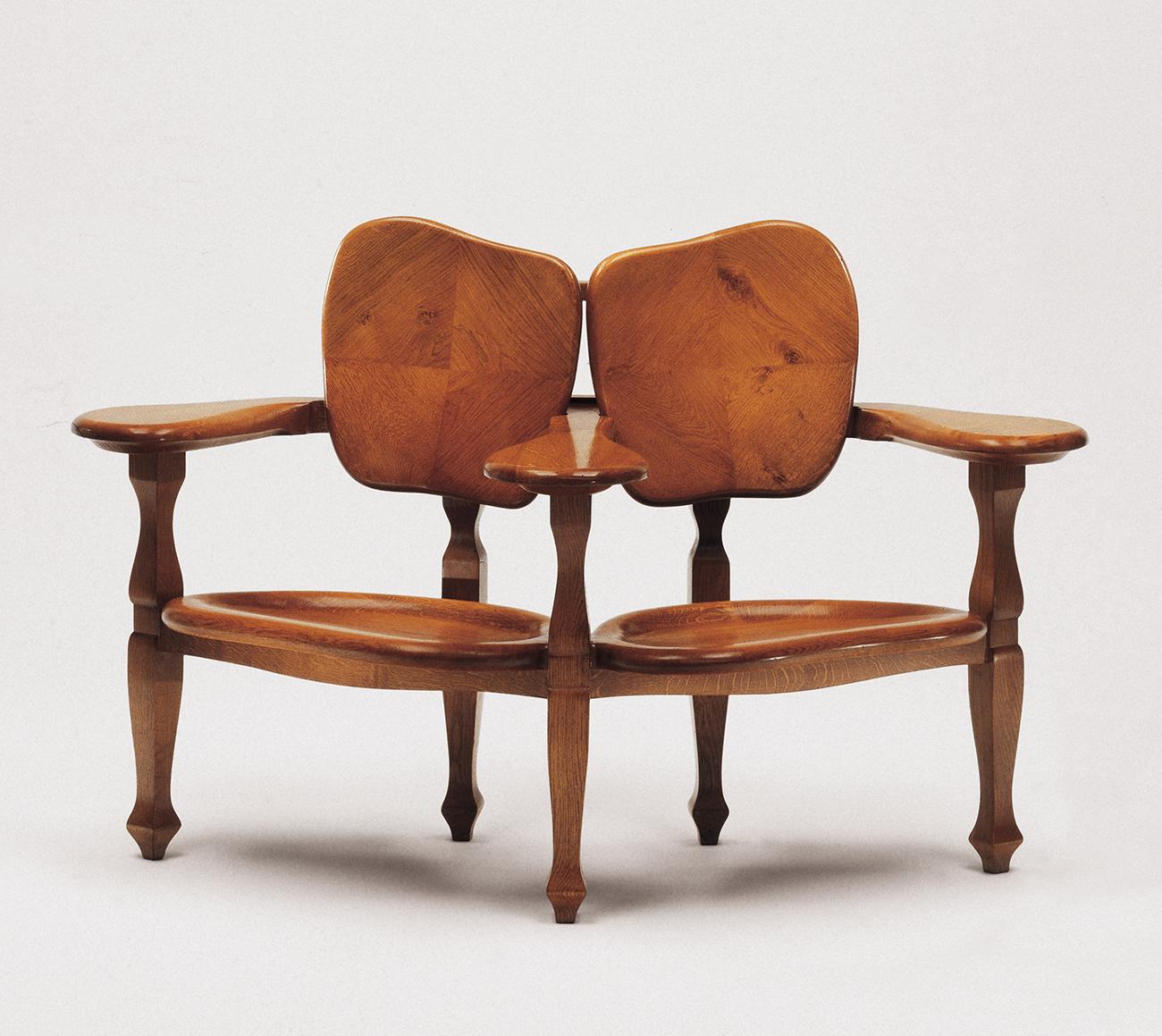 https://a.1stdibscdn.com/batllo-bench-in-solid-oak-by-antoni-gaudi-for-sale-picture-2/f_30483/f_239220321622019410476/Banco_Batllo_2_master.jpg