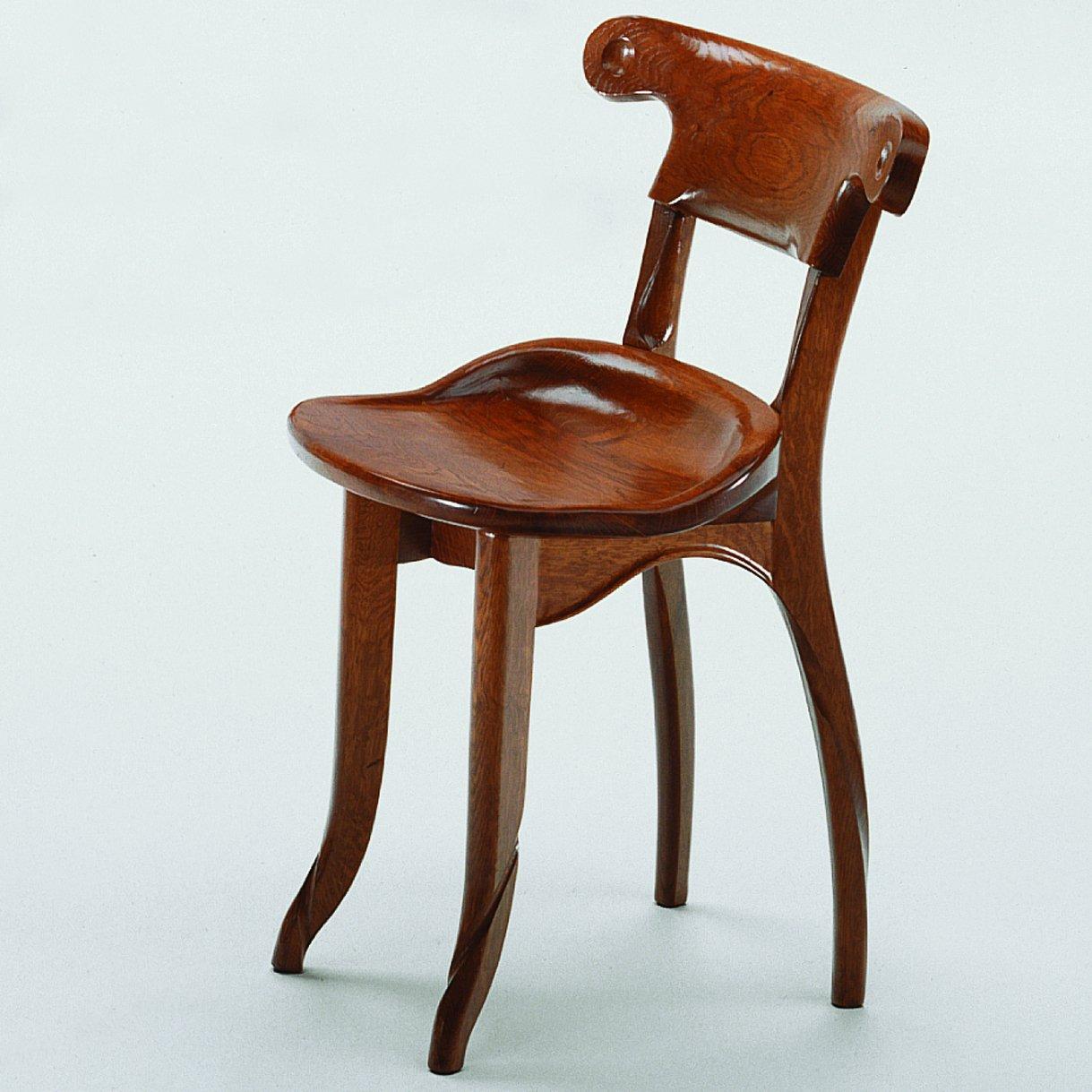 https://a.1stdibscdn.com/pair-of-antoni-gaudi-modernist-solid-varnished-oak-batllo-spanish-chairs-for-sale-picture-5/f_14272/f_333037621678878368315/Banco_Silla_Batllo_00_org_master.jpg