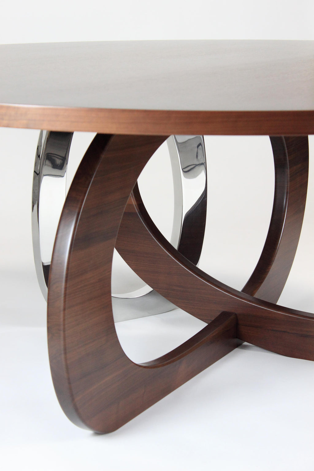 https://a.1stdibscdn.com/bangles-kelowna-dining-table-by-barberini-gunnell-for-sale-picture-5/f_12192/f_426584121733782955839/Bangles_Kelowna_with_American_Walnut_5_master.jpg
