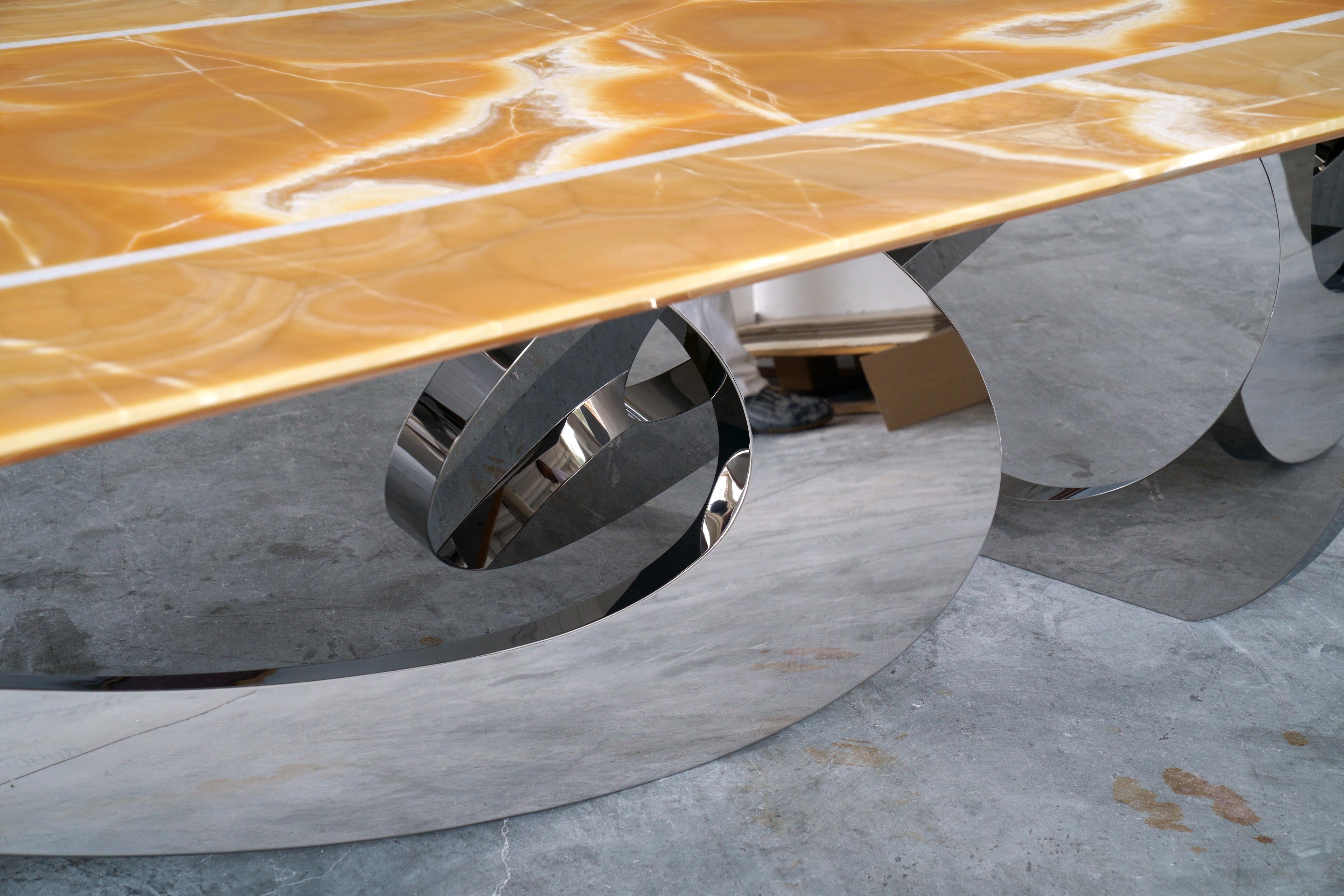 https://a.1stdibscdn.com/dining-table-orange-onyx-sculpture-mirror-steel-white-marble-inlay-made-in-italy-for-sale-picture-4/f_22003/f_321511221673366198457/Bangles_Stone_Orange_Onyx_Barberini_and_Gunnell_04_master.jpg