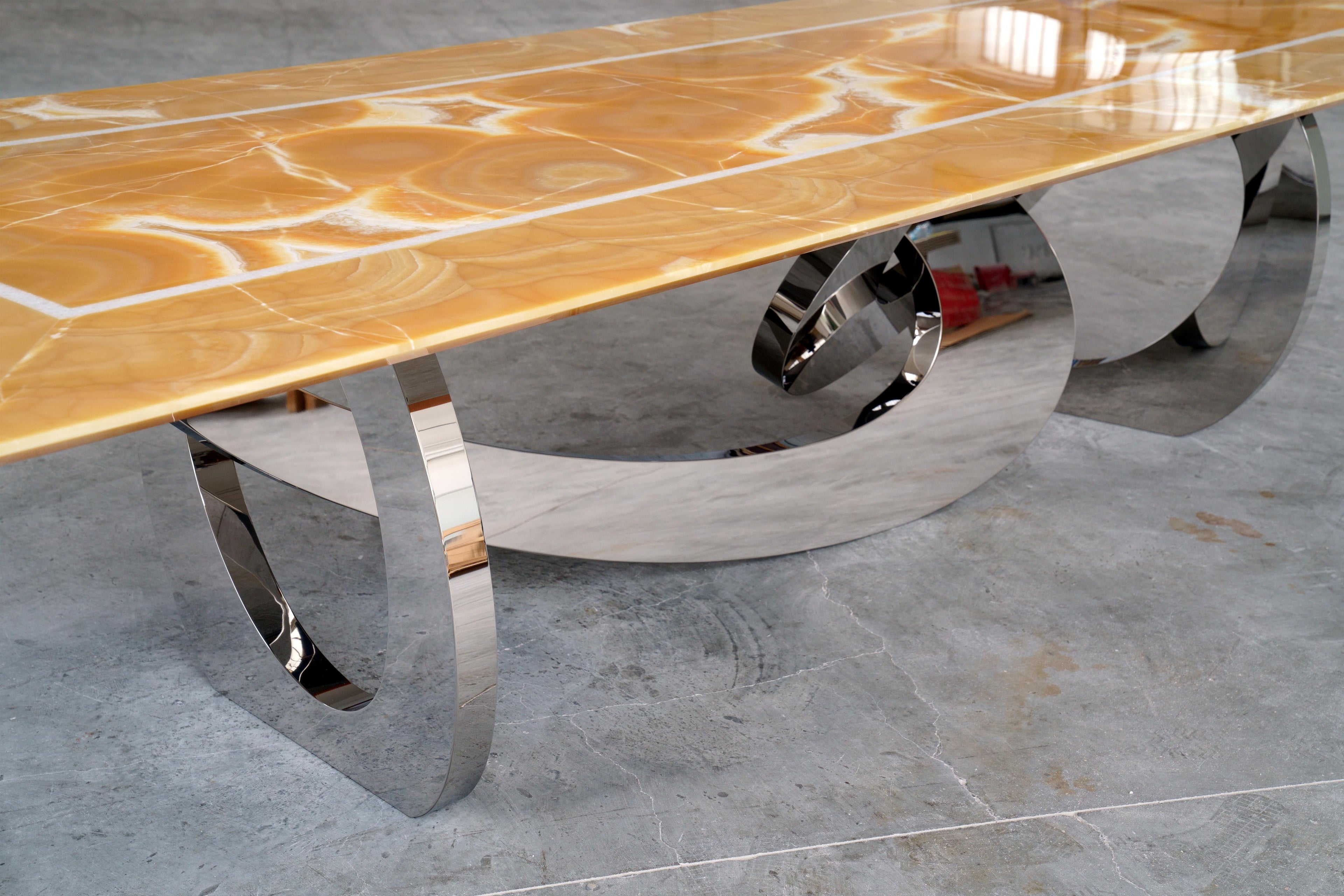 https://a.1stdibscdn.com/dining-table-orange-onyx-sculpture-mirror-steel-white-marble-inlay-made-in-italy-for-sale-picture-9/f_22003/f_321511221673366203162/Bangles_Stone_Orange_Onyx_Barberini_and_Gunnell_09_master.jpg