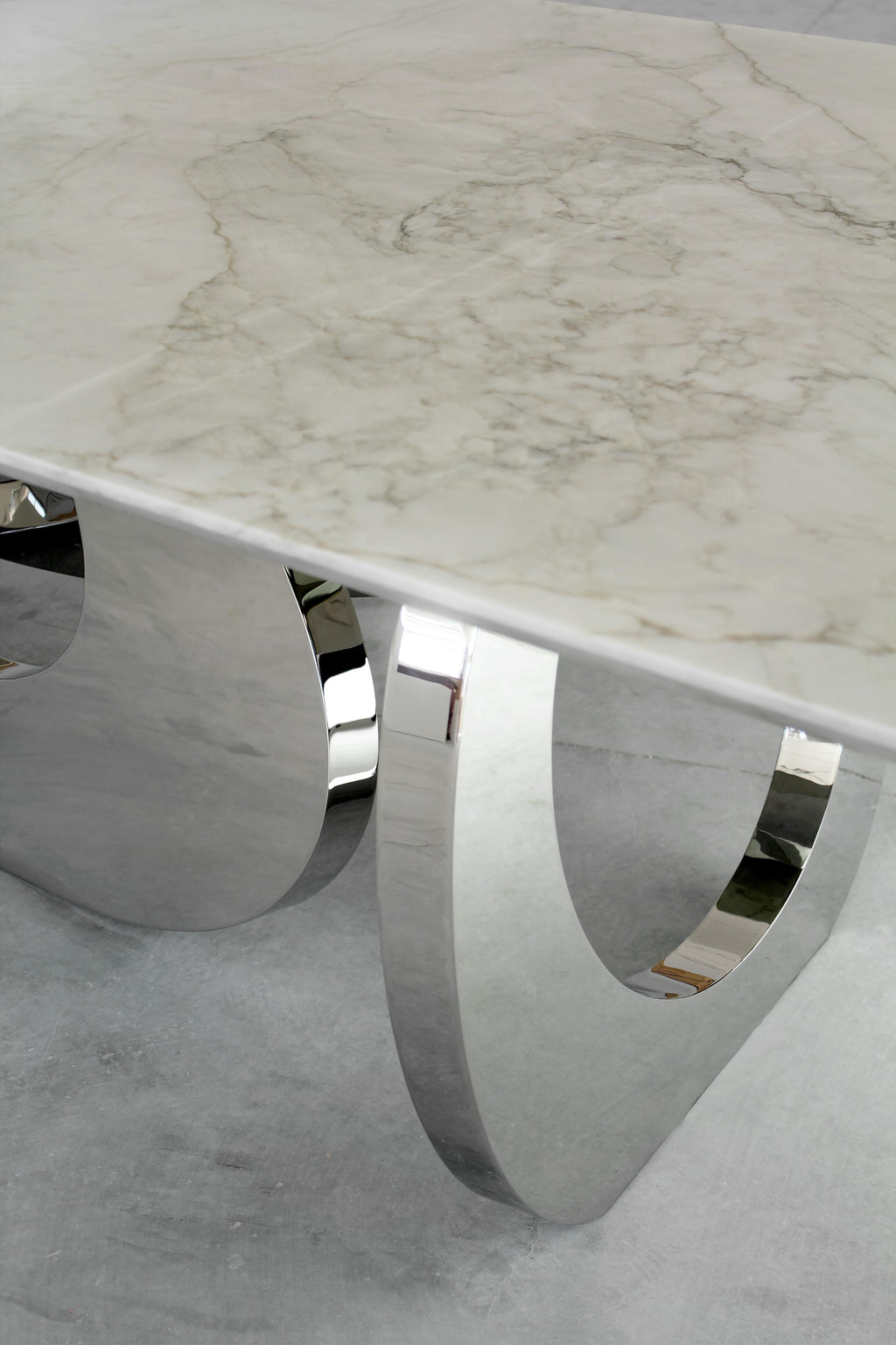 https://a.1stdibscdn.com/dining-table-rectangular-white-marble-top-mirror-steel-base-custom-design-italy-for-sale-picture-9/f_22003/f_132593811688551519108/Bangles_Stone_detail_2_Barberini_and_Gunnell_master.jpg