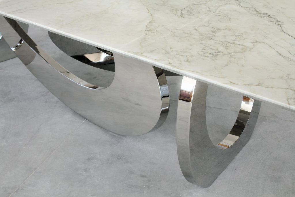 https://a.1stdibscdn.com/dining-table-rectangular-black-marble-steel-gold-italian-contemporary-design-for-sale-picture-4/f_22003/f_176507921635955195119/Bangles_Stone_detail_Barberini_and_Gunnell_master.jpg