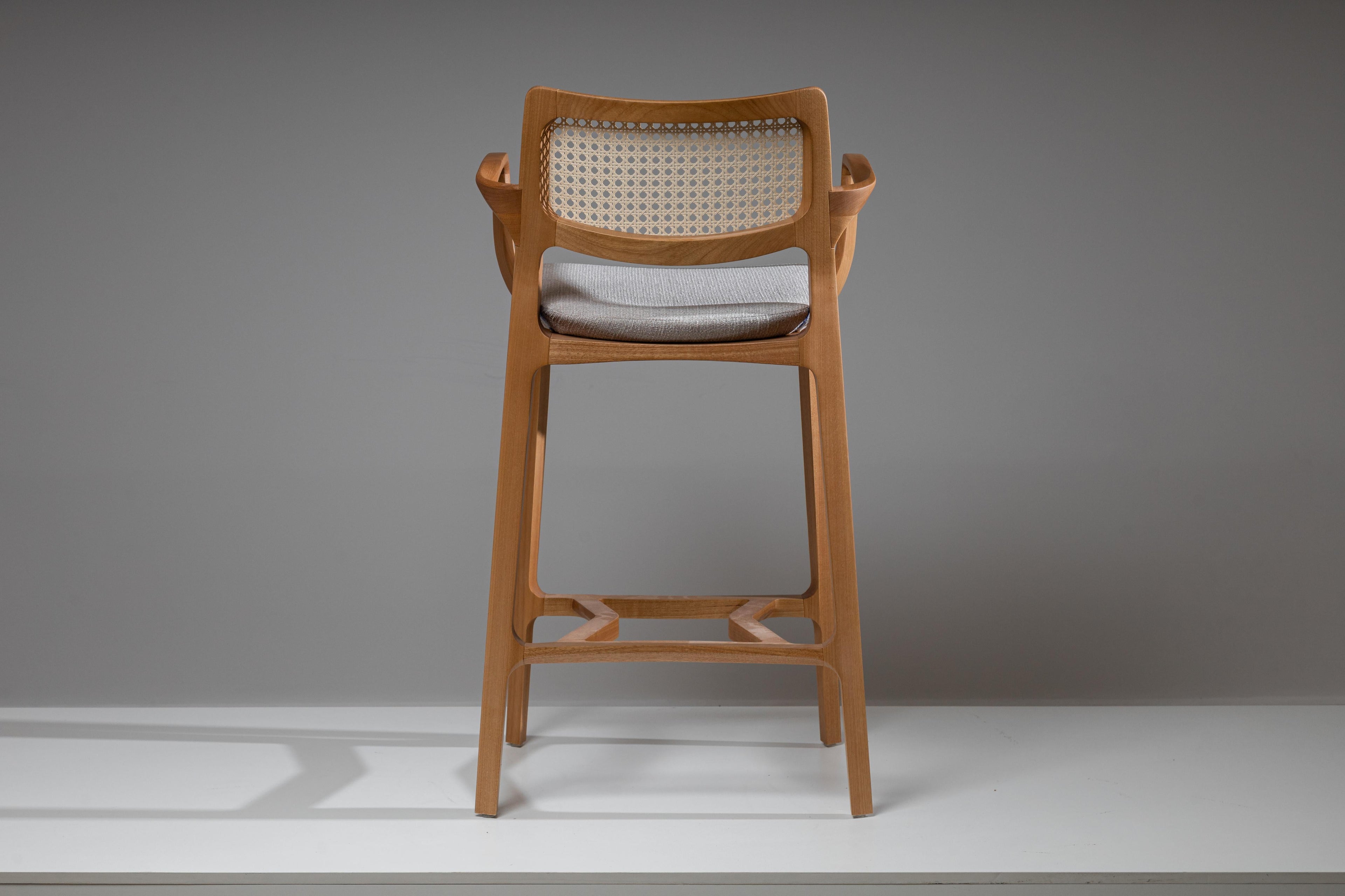https://a.1stdibscdn.com/post-modern-stool-in-solid-wood-cane-back-and-leather-counter-or-bar-hight-for-sale-picture-17/f_35593/f_335345821680036819518/Banqueta_Aurora_mista_Mel_claro_Palha_Sextavada_natural_1__master.jpg