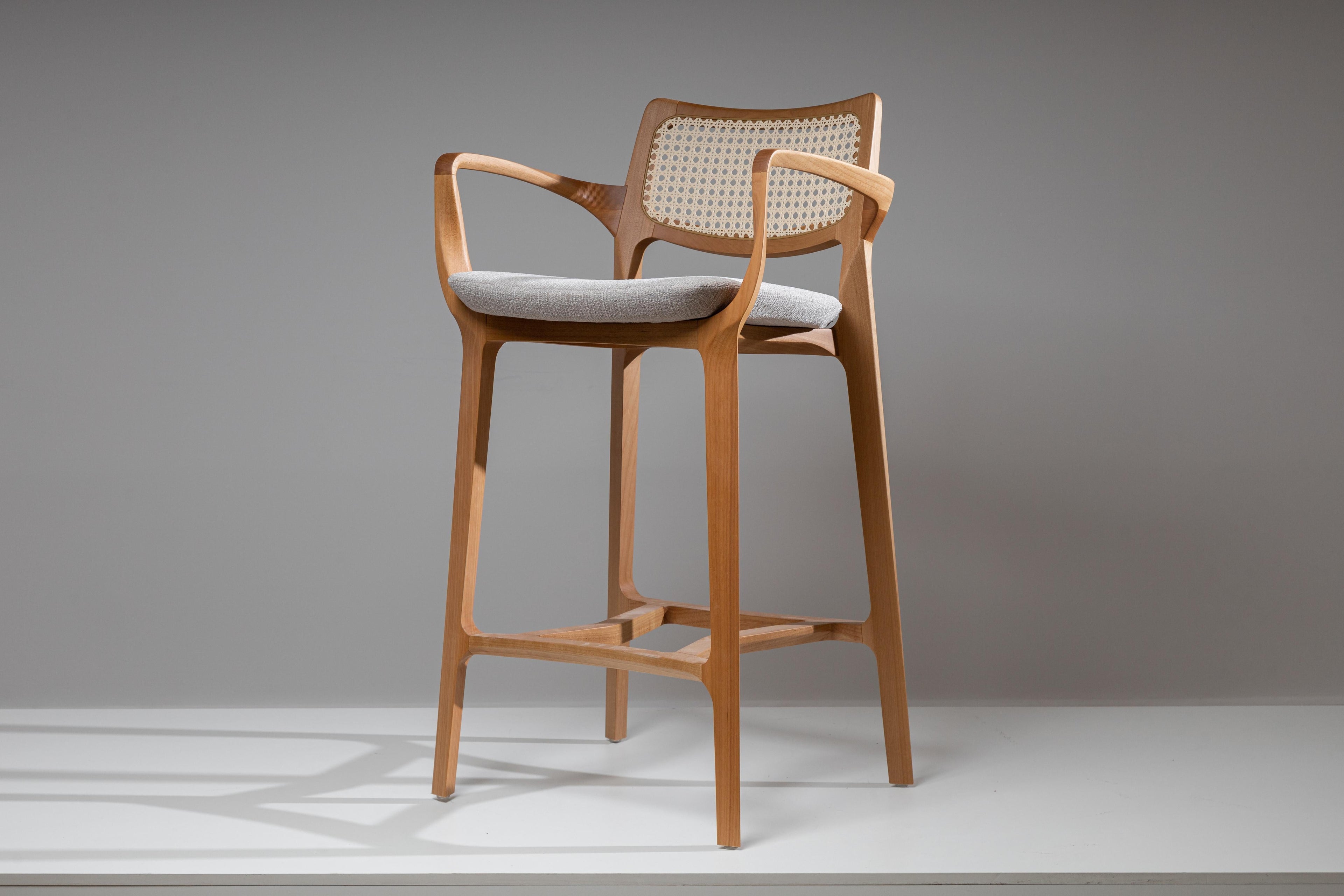https://a.1stdibscdn.com/post-modern-stool-in-solid-wood-cane-back-and-leather-counter-or-bar-hight-for-sale-picture-16/f_35593/f_335345821680036761197/Banqueta_Aurora_mista_Mel_claro_Palha_Sextavada_natural_2__master.jpg