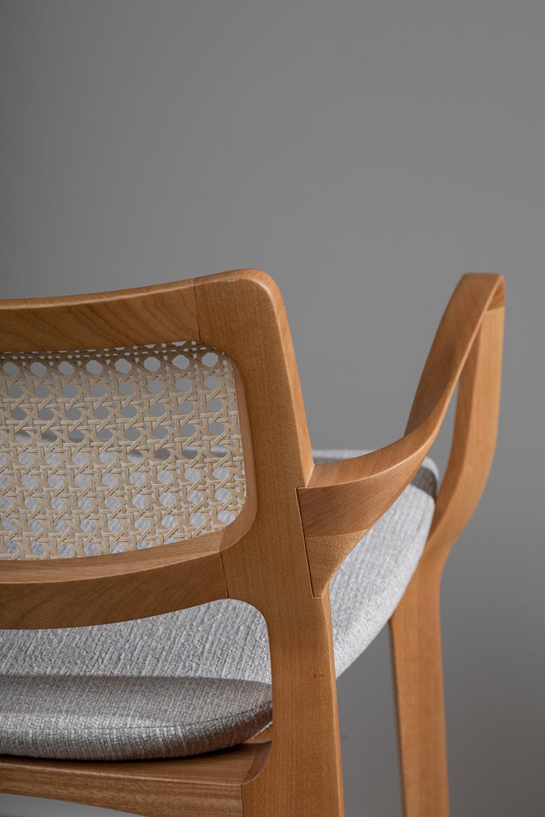 https://a.1stdibscdn.com/post-modern-stool-in-solid-wood-caning-back-and-seat-counter-or-bar-hight-for-sale-picture-7/f_35593/f_335524421680122799591/Banqueta_Aurora_mista_Mel_claro_Palha_Sextavada_natural_4__master.jpg?width=768