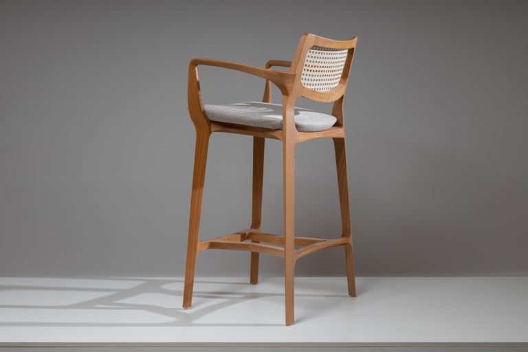 https://a.1stdibscdn.com/post-modern-stool-in-solid-wood-caning-back-and-seat-counter-or-bar-hight-for-sale-picture-4/f_35593/f_335524421680122628232/Banqueta_Aurora_mista_Mel_claro_Palha_Sextavada_natural_5__master.jpg?width=768