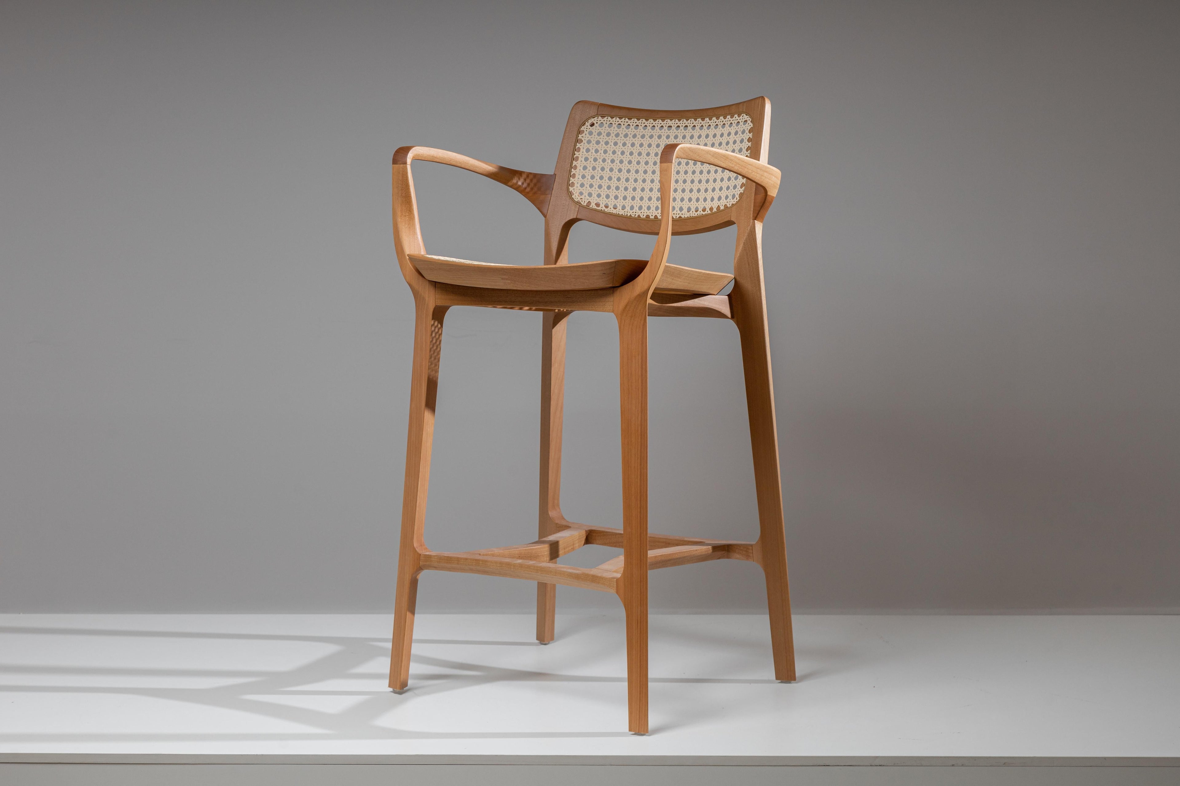 https://a.1stdibscdn.com/post-modern-stool-in-solid-wood-cane-back-and-leather-counter-or-bar-hight-for-sale-picture-2/f_35593/f_335345821680036422224/Banqueta_Aurora_palha_Mel_claro_Palha_Sextavada_Natural_3__master.jpg