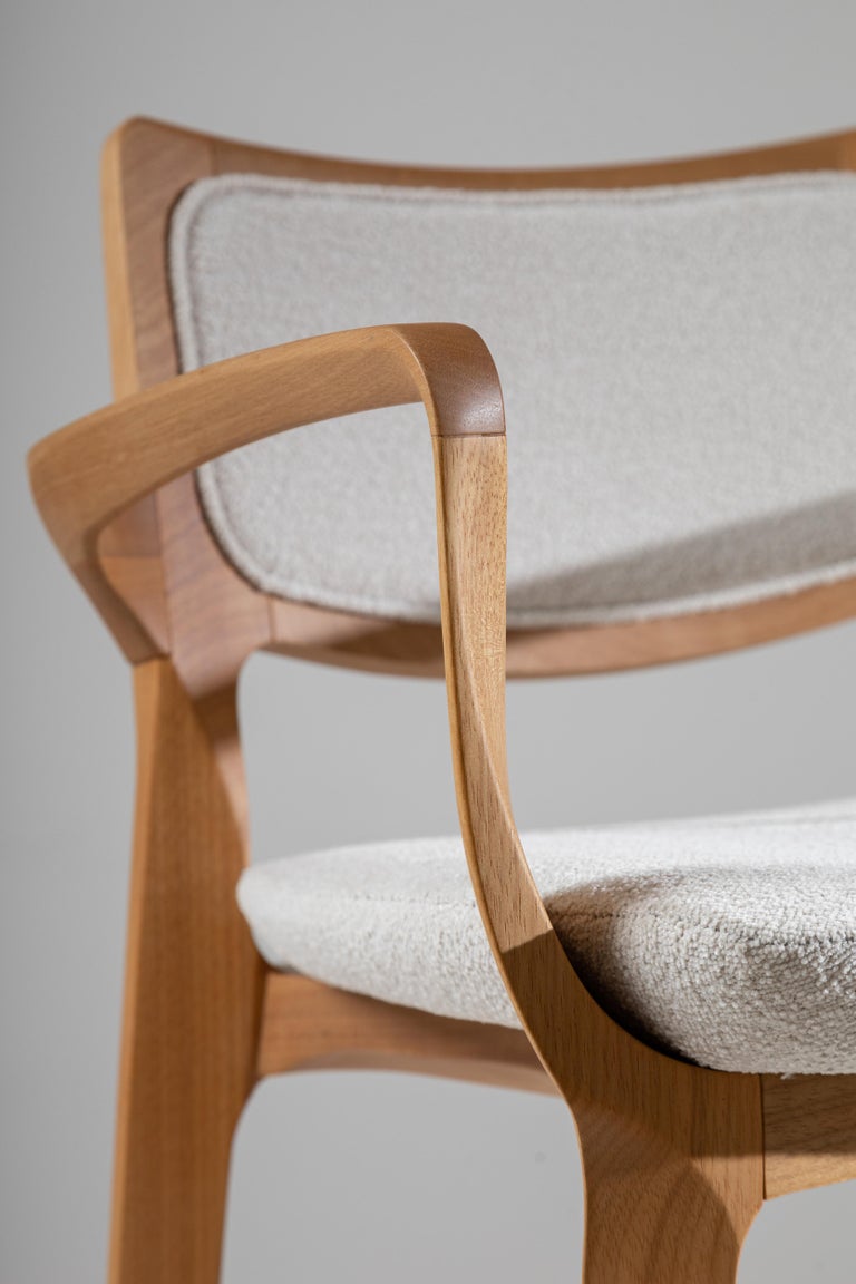 https://a.1stdibscdn.com/post-modern-stool-in-solid-wood-uphostery-back-and-seat-counter-or-bar-hight-for-sale-picture-7/f_35593/f_335521321680120738311/Banqueta_Aurora_tape_ada_Mel_claro_Tec_812_16__master.jpg?width=768