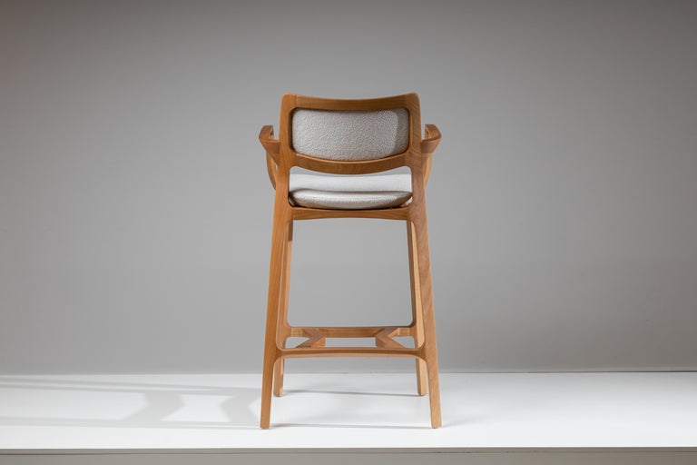 https://a.1stdibscdn.com/post-modern-stool-in-solid-wood-uphostery-back-and-seat-counter-or-bar-hight-for-sale-picture-6/f_35593/f_335521321680120368877/Banqueta_Aurora_tape_ada_Mel_claro_Tec_812_1__master.jpg?width=768