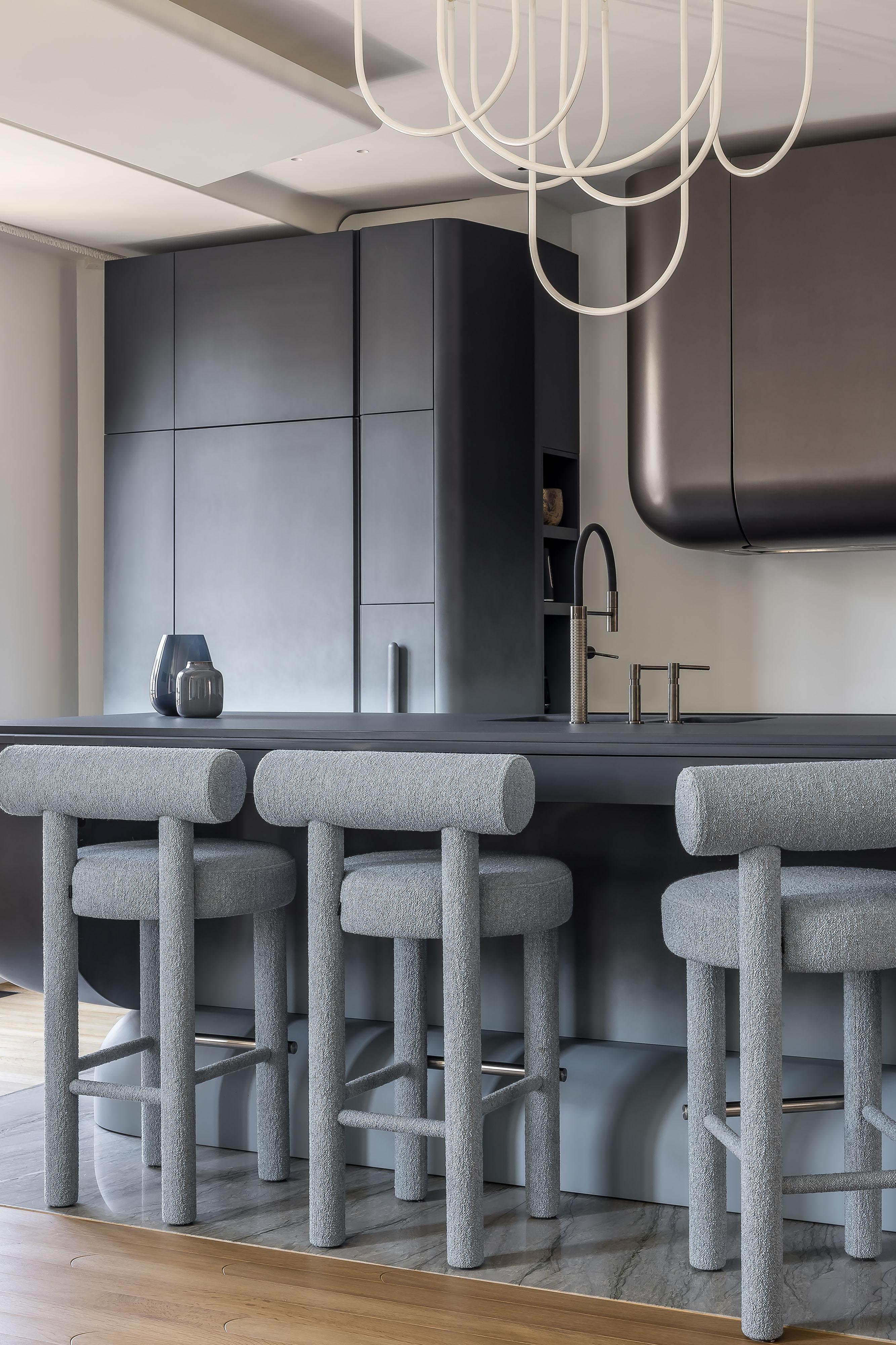 https://a.1stdibscdn.com/modern-bar-chair-gropius-cs1-fully-upholstered-in-wool-fabric-by-noom-for-sale-picture-8/f_42321/f_295575921696367131067/Bar_Chair_Gropius_CS1_in_interior_by_Virgine_Renaut_sm_4__master.jpg