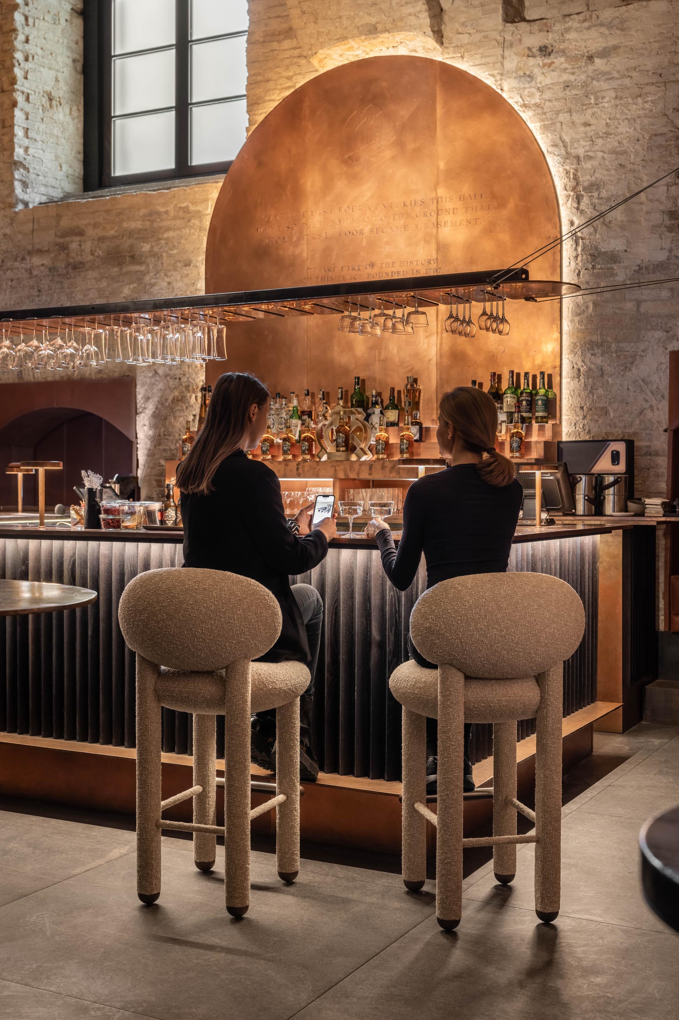 https://a.1stdibscdn.com/modern-bar-chair-flock-cs1-75cm-fully-upholstered-in-baloo-boucle-by-noom-for-sale-picture-6/f_42321/f_432653521737474349826/Bar_and_Counter_Chairs_Flock_by_NOOM_interior_2__master.jpg