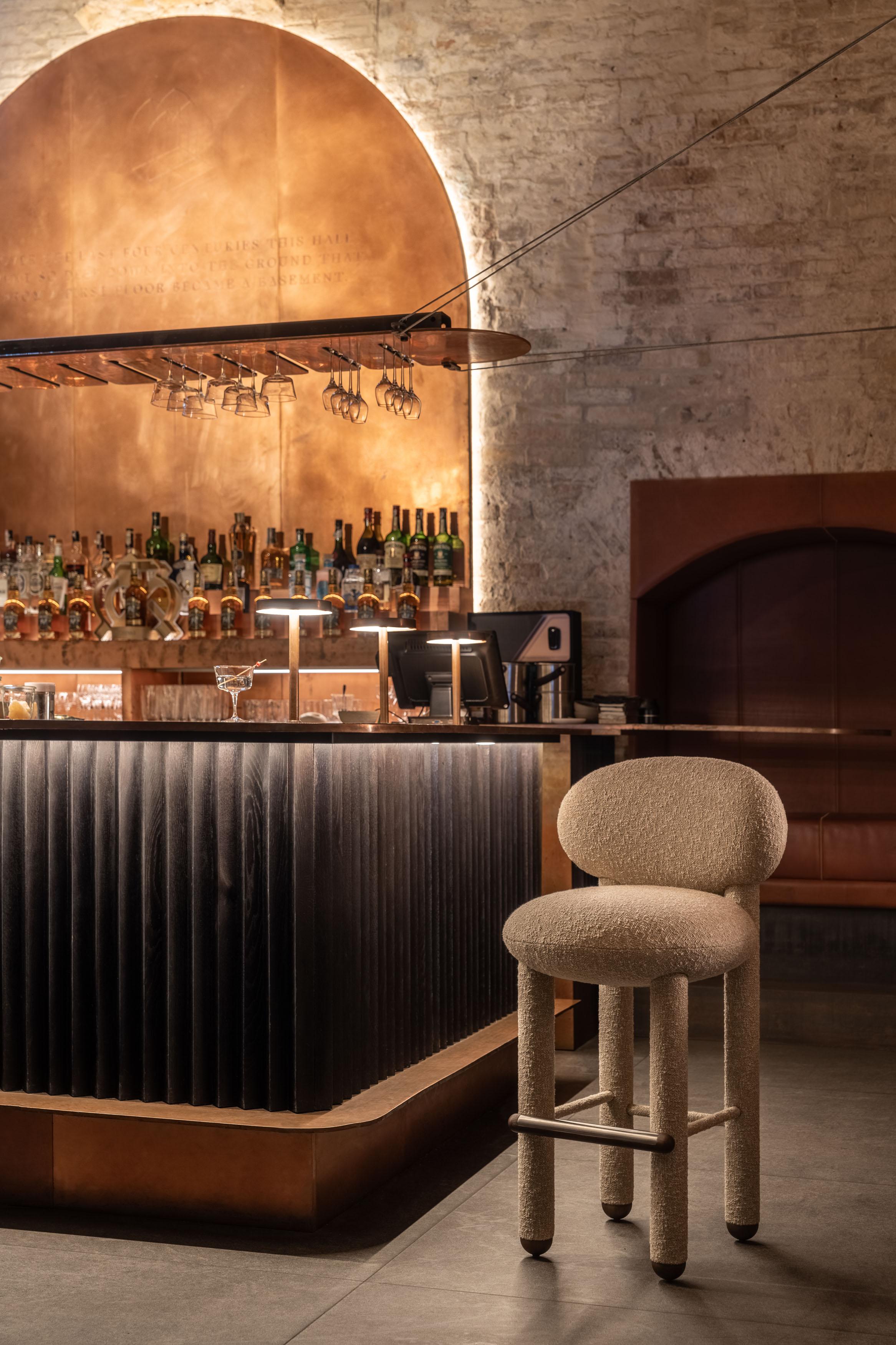 https://a.1stdibscdn.com/modern-bar-chair-flock-cs1-75cm-fully-upholstered-in-baloo-boucle-by-noom-for-sale-picture-3/f_42321/f_432653521737474347677/Bar_and_Counter_Chairs_Flock_by_NOOM_interior_3__master.jpg