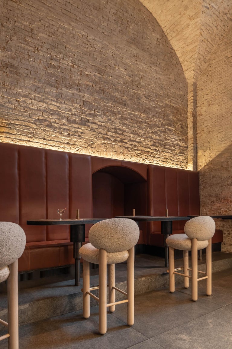 https://a.1stdibscdn.com/modern-bar-chair-flock-cs2-75-cm-with-wooden-legs-in-baloo-boucle-by-noom-for-sale-picture-3/f_42321/f_432654321737474575835/Bar_and_Counter_Chairs_Flock_by_NOOM_interior_4__master.jpg?width=768