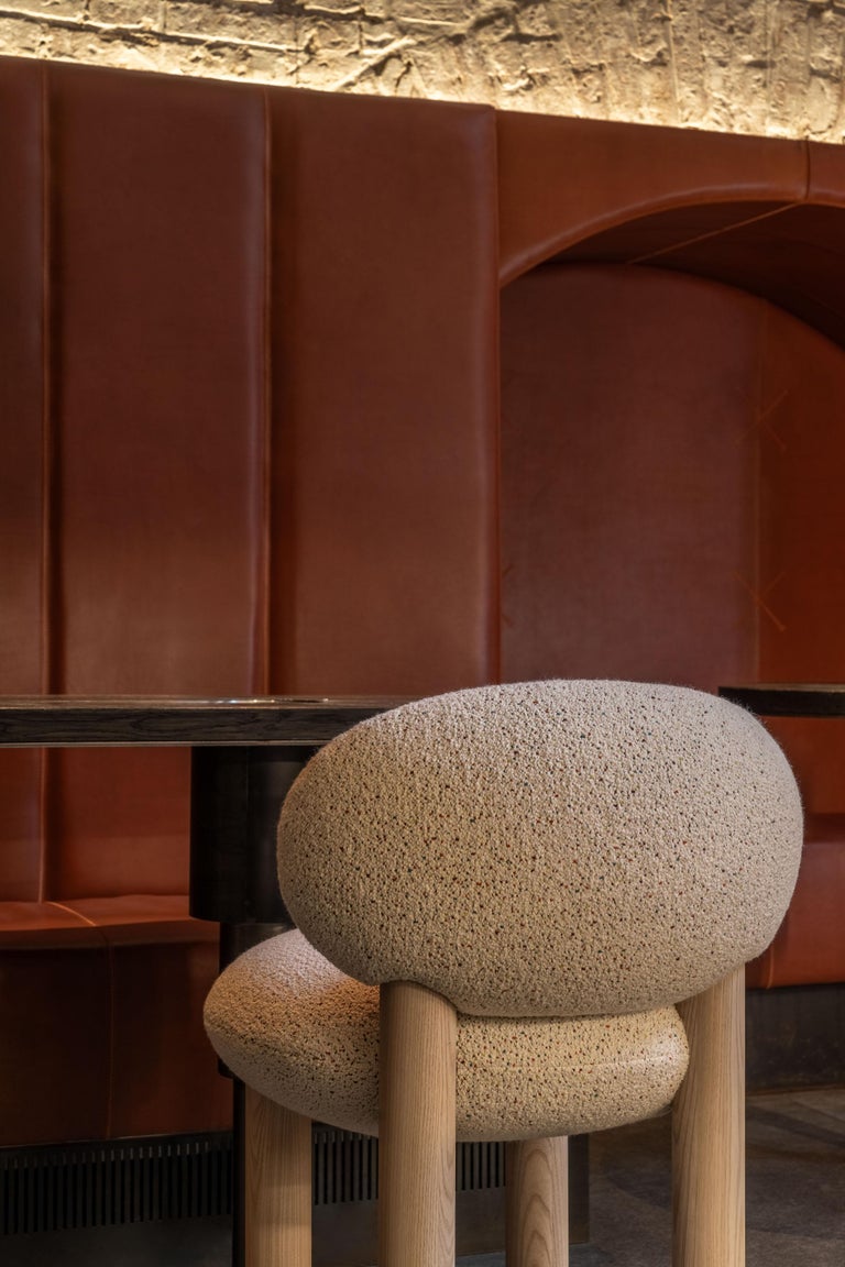 https://a.1stdibscdn.com/modern-bar-chair-flock-cs2-75-cm-with-wooden-legs-in-baloo-boucle-by-noom-for-sale-picture-6/f_42321/f_432654321737474577670/Bar_and_Counter_Chairs_Flock_by_NOOM_interior_5__master.jpg?width=768