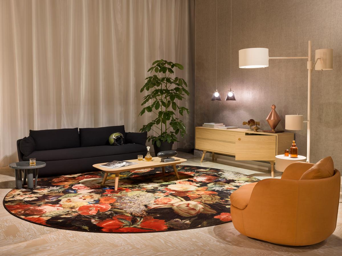 https://a.1stdibscdn.com/moooi-bart-basic-sofa-in-harald-3-652-purple-upholstery-for-sale-picture-5/22569652/f_271149521643375970423/Bart_Sofa_4_8__master.jpg