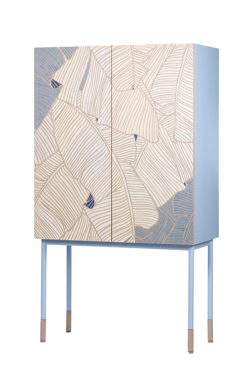 https://a.1stdibscdn.com/21st-century-basjoo-inlaid-bar-cabinet-in-white-and-blue-maple-hebanon-italy-for-sale-picture-4/4262612/f_305970321664299524786/Basjoo_lato_fondo_trasperente_master.jpg