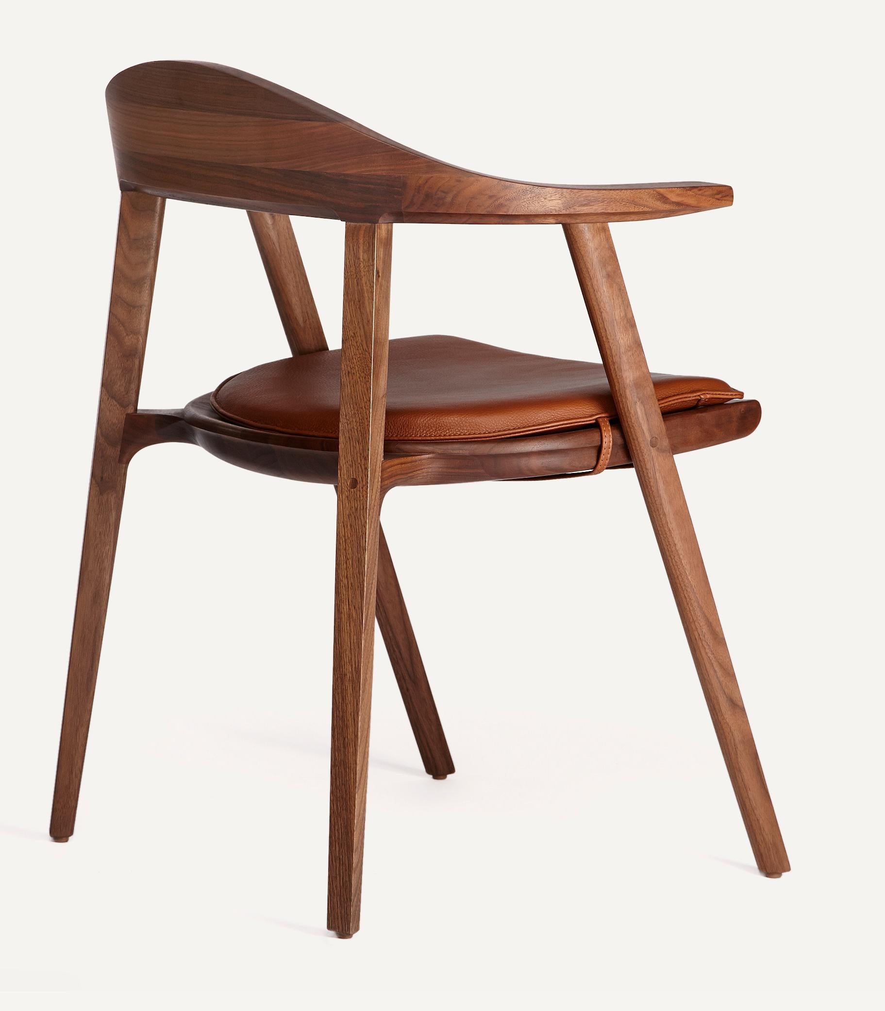 https://a.1stdibscdn.com/archivesE/upload/f_55842/1612411630619/BassamFellows_CB_25_Mantis_Side_Chair_in_carved_solid_Walnut_Back_3_4_with_cushion_credit_MATTEO_MENDIOLA_master.jpg