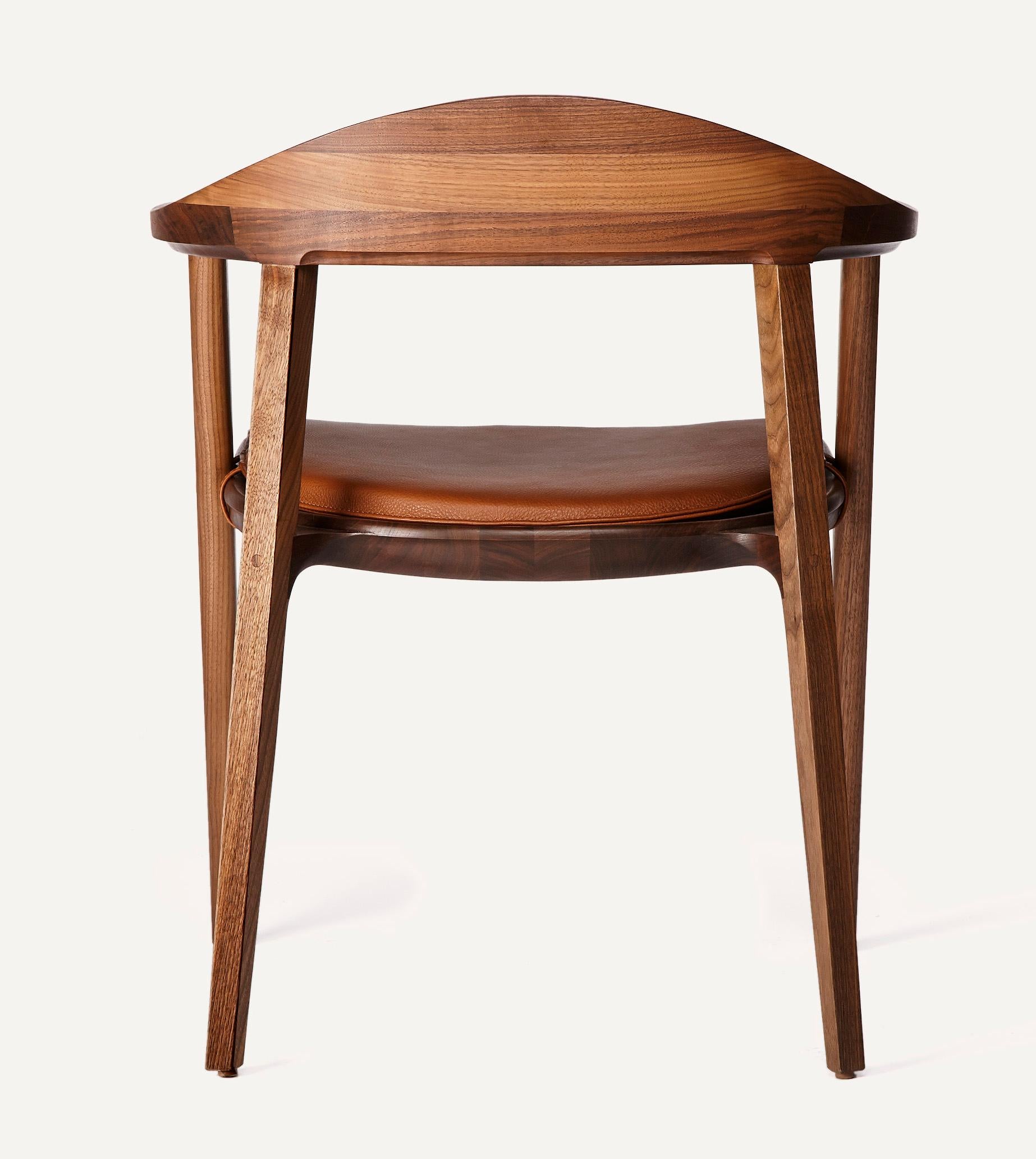 https://a.1stdibscdn.com/archivesE/upload/f_55842/1612411640463/BassamFellows_CB_25_Mantis_Side_Chair_in_carved_solid_Walnut_Back_with_cushion_credit_MATTEO_MENDIOLA_master.jpg