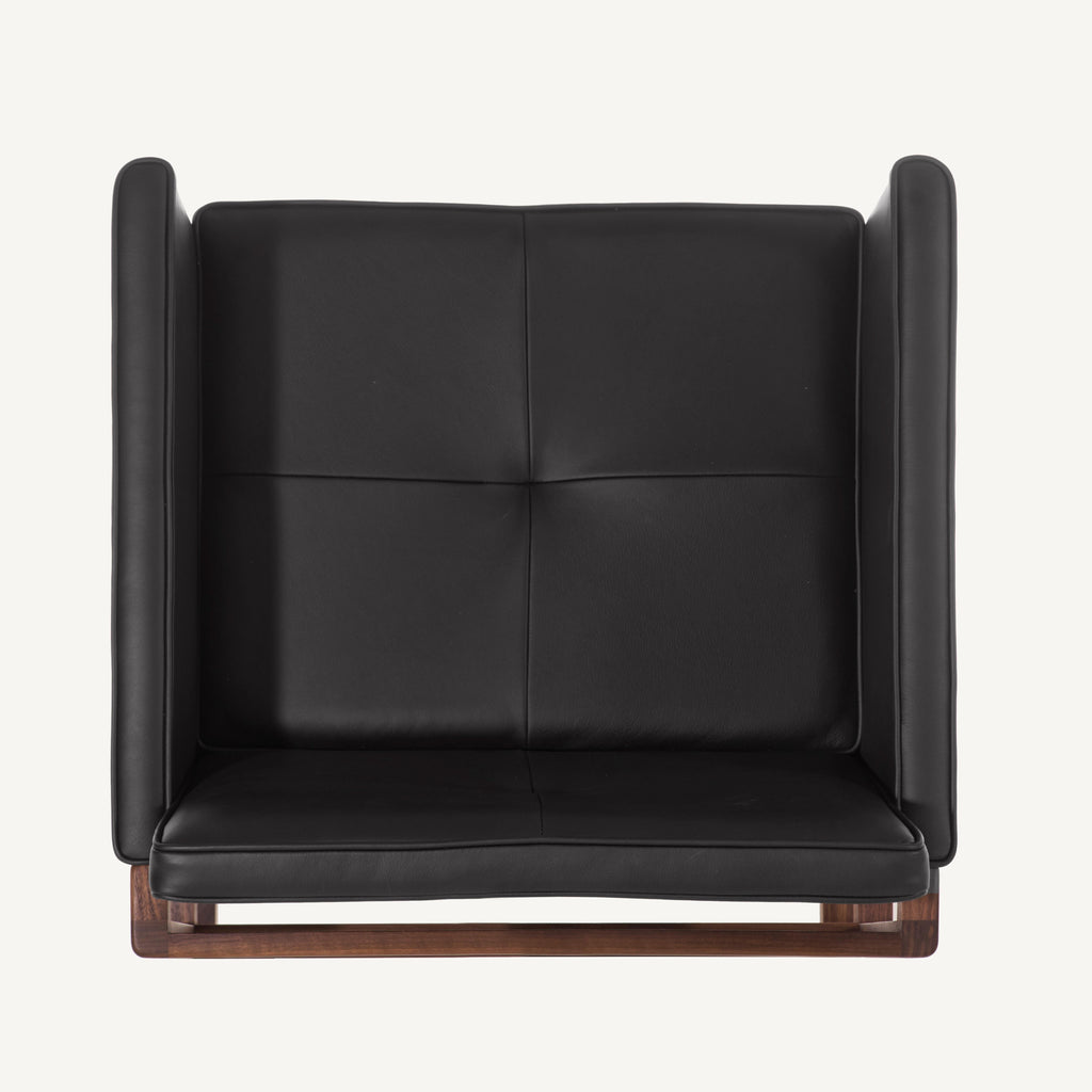 https://a.1stdibscdn.com/archivesE/upload/f_55842/1612110067257/BassamFellows_CB_540_Wood_Frame_Armchair_solid_Walnut_and_Grade_A_leather_Black_top_credit_MARCO_FAVALI_master.jpg