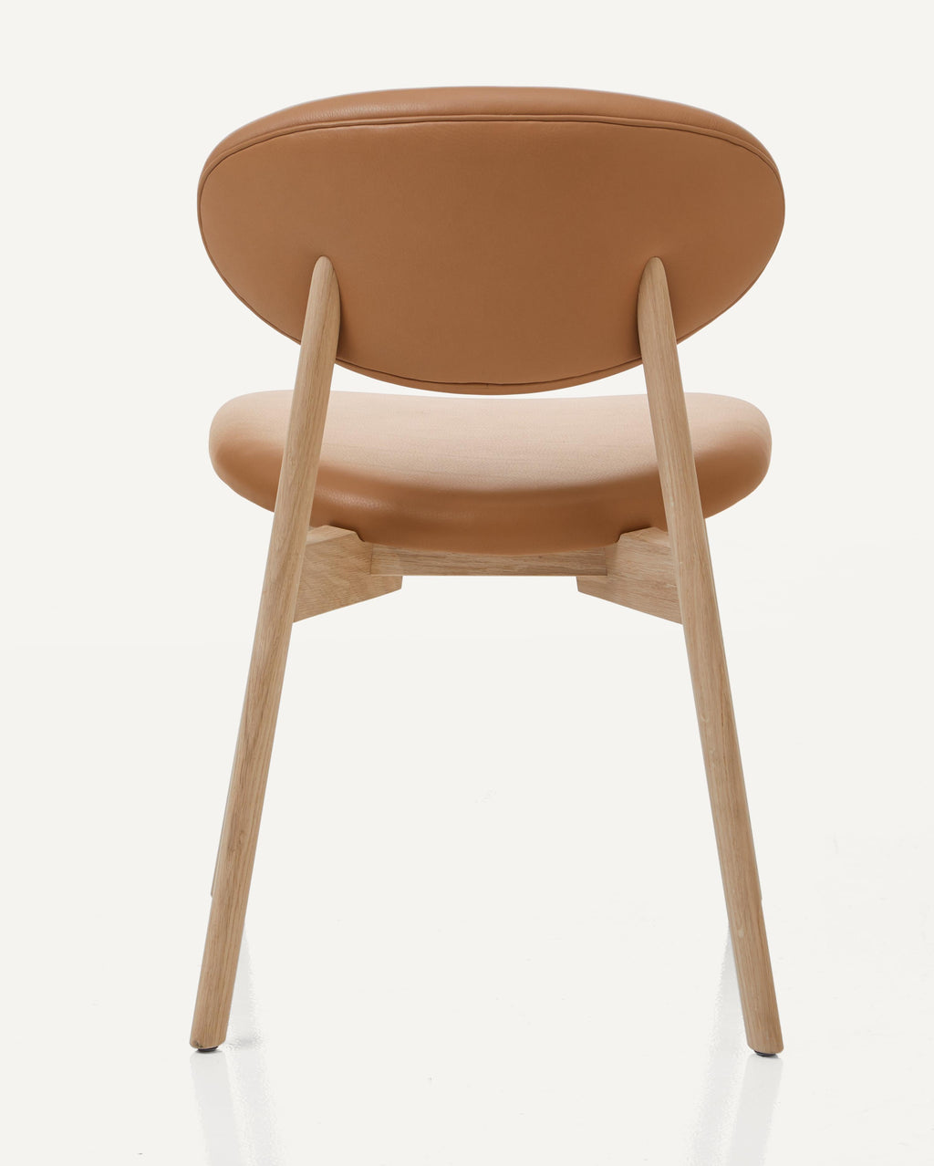 https://a.1stdibscdn.com/archivesE/upload/f_55842/1612453761364/BassamFellows_CB_61_Ovoid_Chair_solid_Oak_frame_and_Grade_B_leather_Camel_back_Photography_MARCO_FAVALI_master.jpg