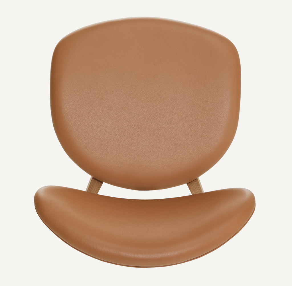https://a.1stdibscdn.com/archivesE/upload/f_55842/1612453777257/BassamFellows_CB_61_Ovoid_Chair_solid_Oak_frame_and_Grade_B_leather_Camel_bird_s_eye_Photography_MARCO_FAVALI_master.jpg