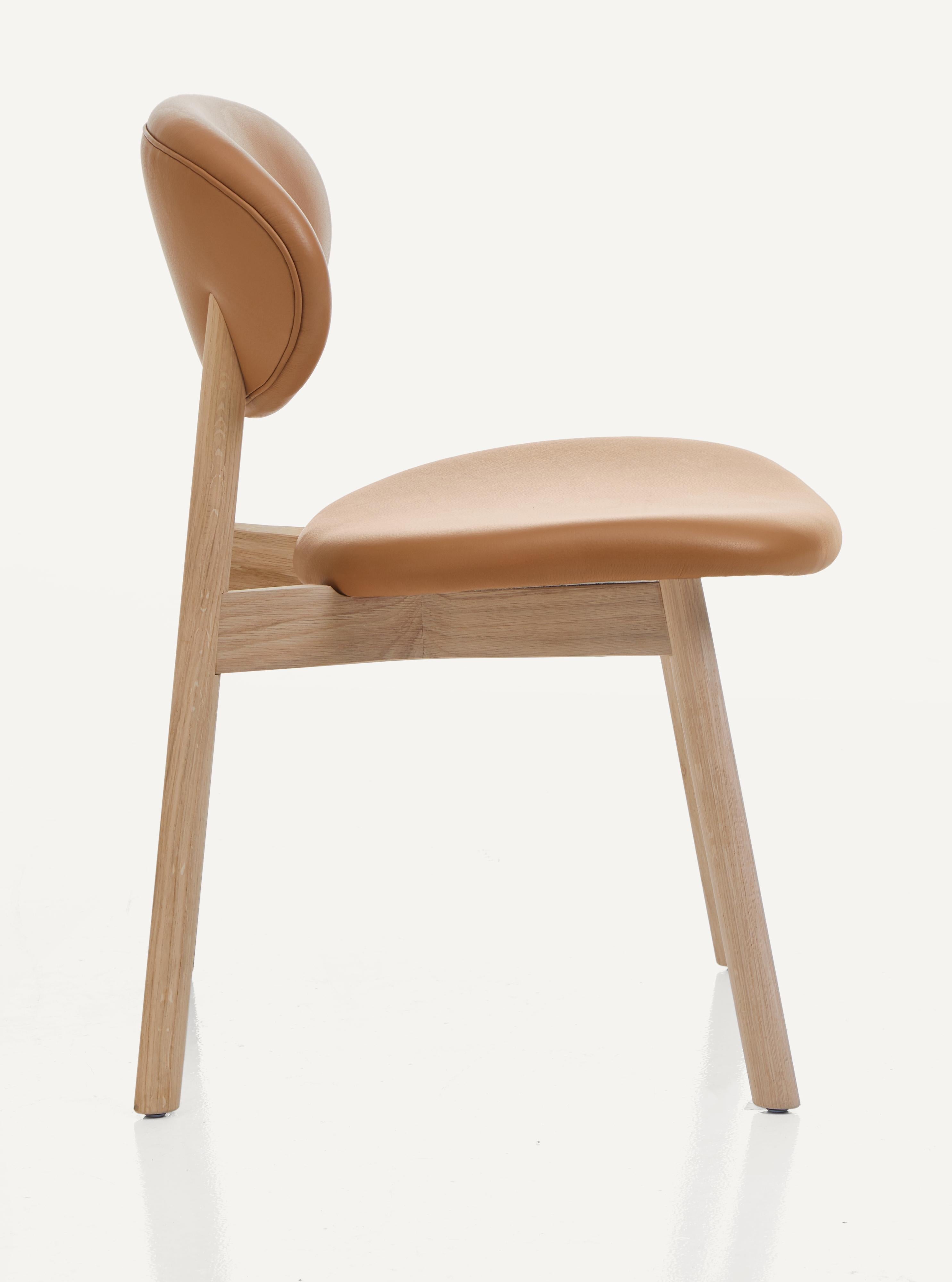 https://a.1stdibscdn.com/archivesE/upload/f_55842/1612453769307/BassamFellows_CB_61_Ovoid_Chair_solid_Oak_frame_and_Grade_B_leather_Camel_profile_Photography_MARCO_FAVALI_master.jpg