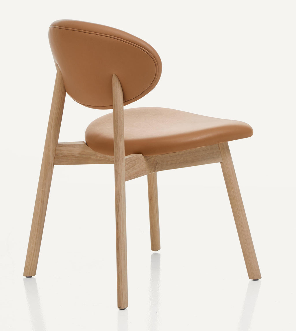 https://a.1stdibscdn.com/archivesE/upload/f_55842/1612453746010/BassamFellows_CB_61_Ovoid_Chair_solid_Oak_frame_and_Grade_B_leather_Camel_three_quarter_back_Photography_MARCO_FAVALI_master.jpg