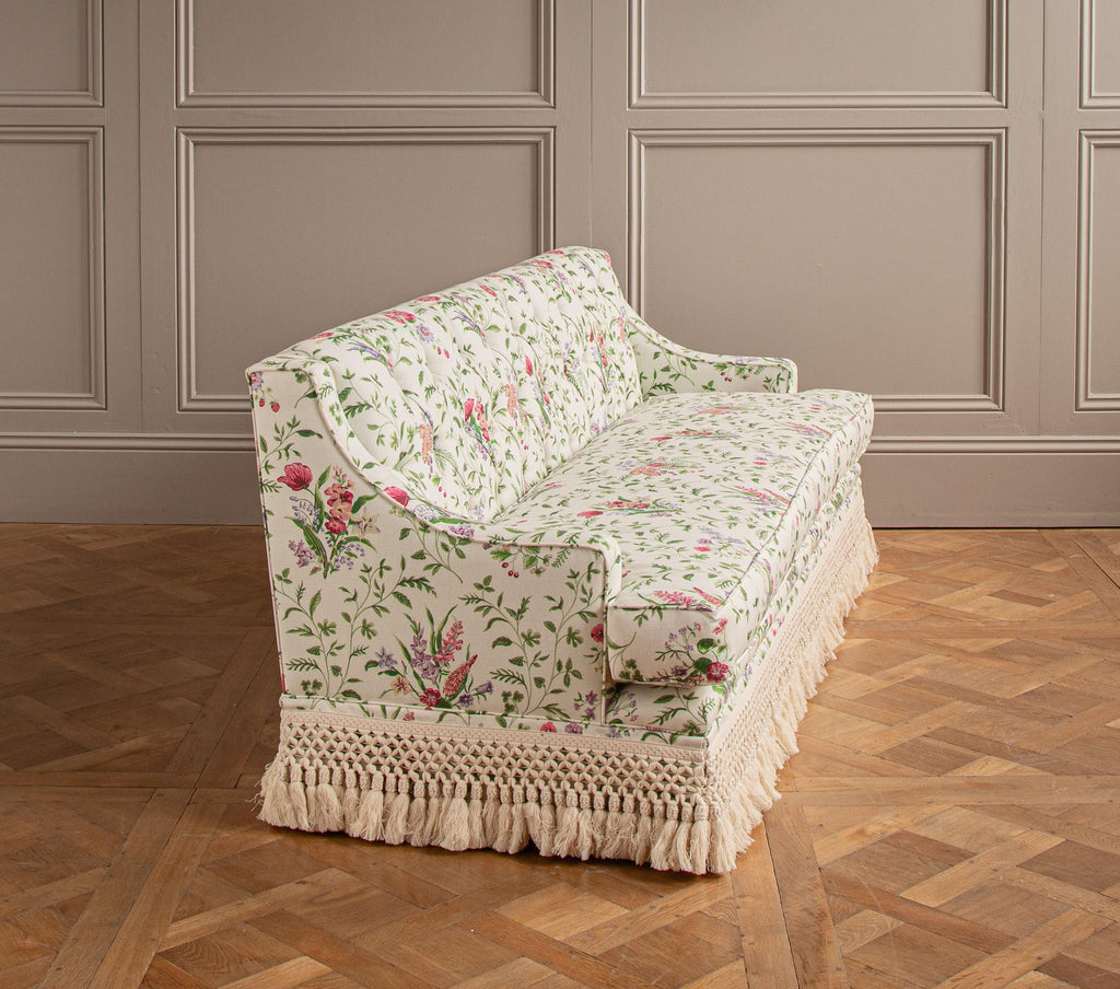https://a.1stdibscdn.com/custom-sized-upholstered-hand-made-sofa-by-la-maison-london-for-sale-picture-4/f_23353/f_445964521744887762724/Bespoke_Sofa_white_011_2_master.jpg