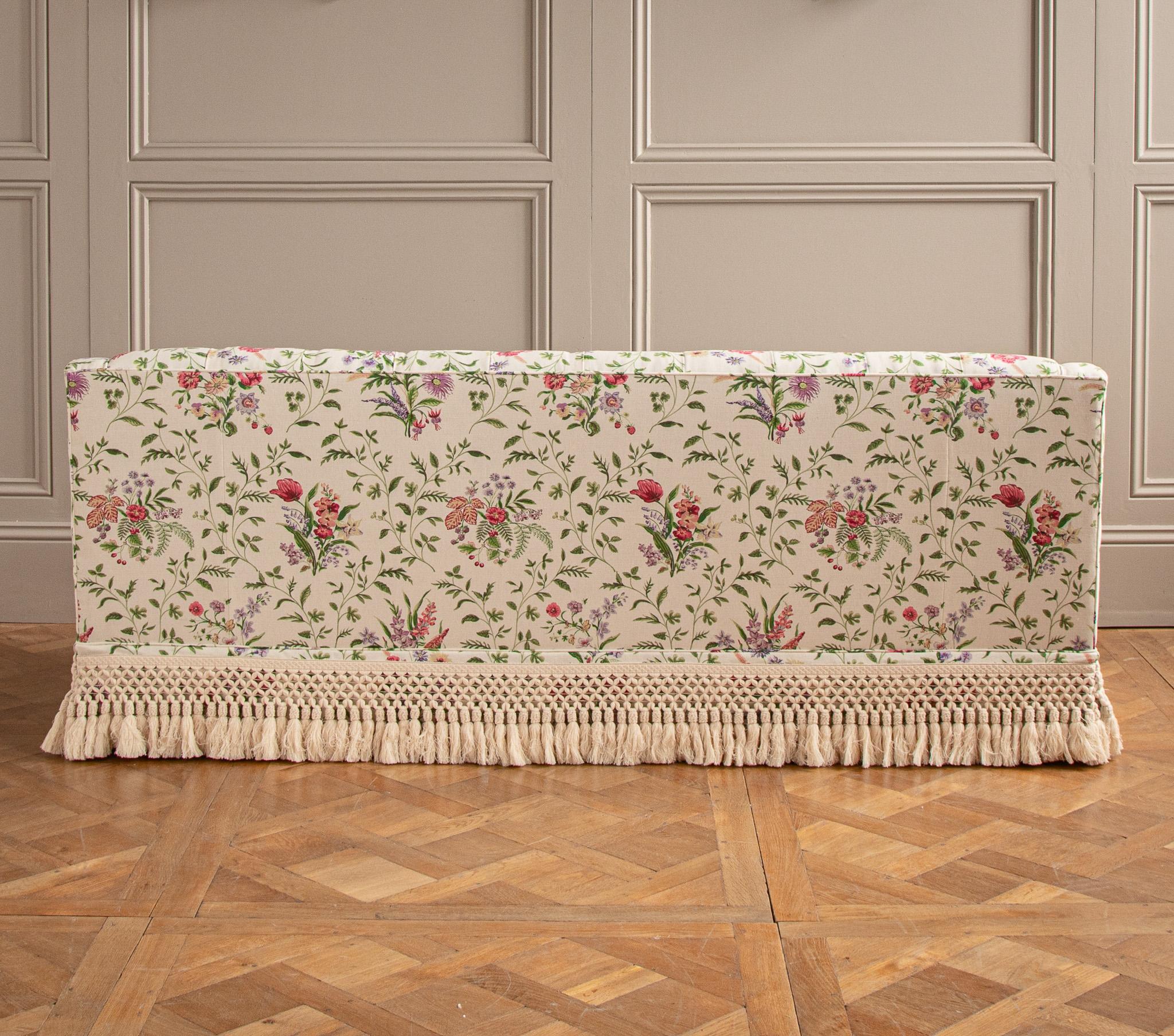 https://a.1stdibscdn.com/custom-sized-upholstered-hand-made-sofa-by-la-maison-london-for-sale-picture-7/f_23353/f_445964521744887762829/Bespoke_Sofa_white_015_3_master.jpg