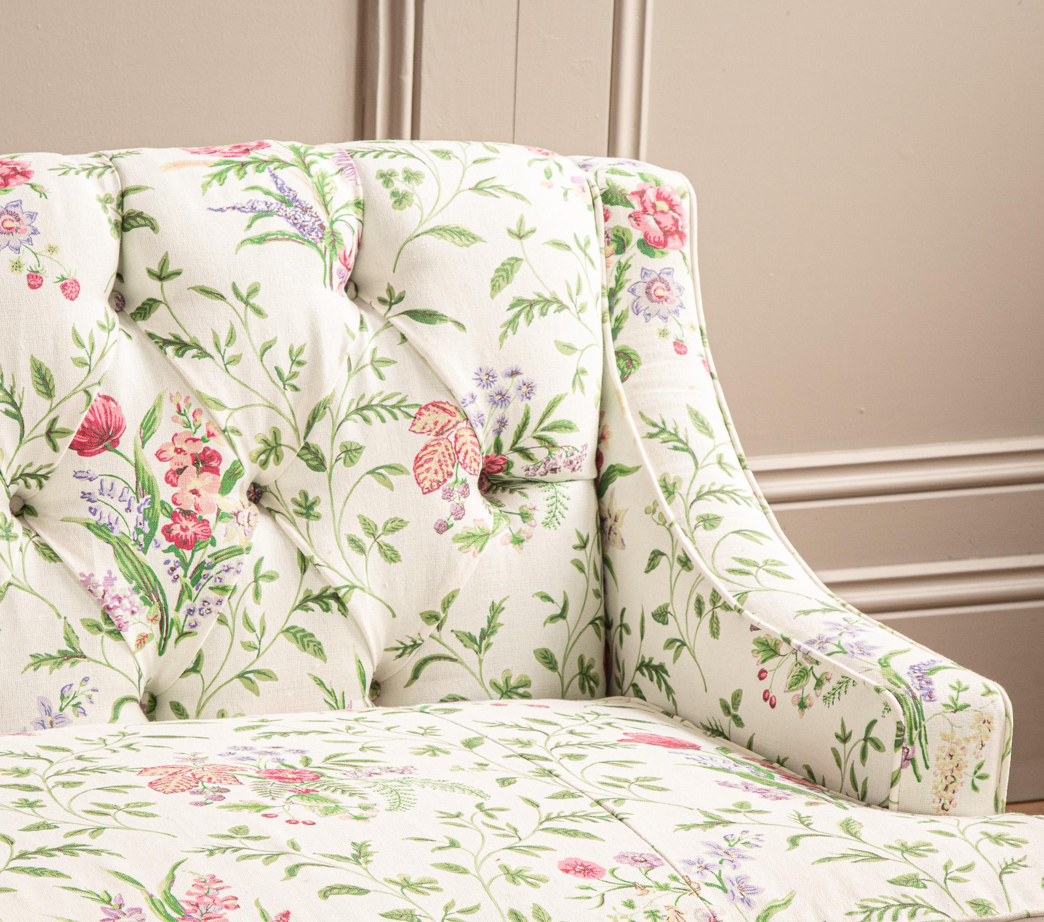 https://a.1stdibscdn.com/custom-sized-upholstered-hand-made-sofa-by-la-maison-london-for-sale-picture-6/f_23353/f_445964521744887762616/Bespoke_Sofa_white_016_2_master.jpg