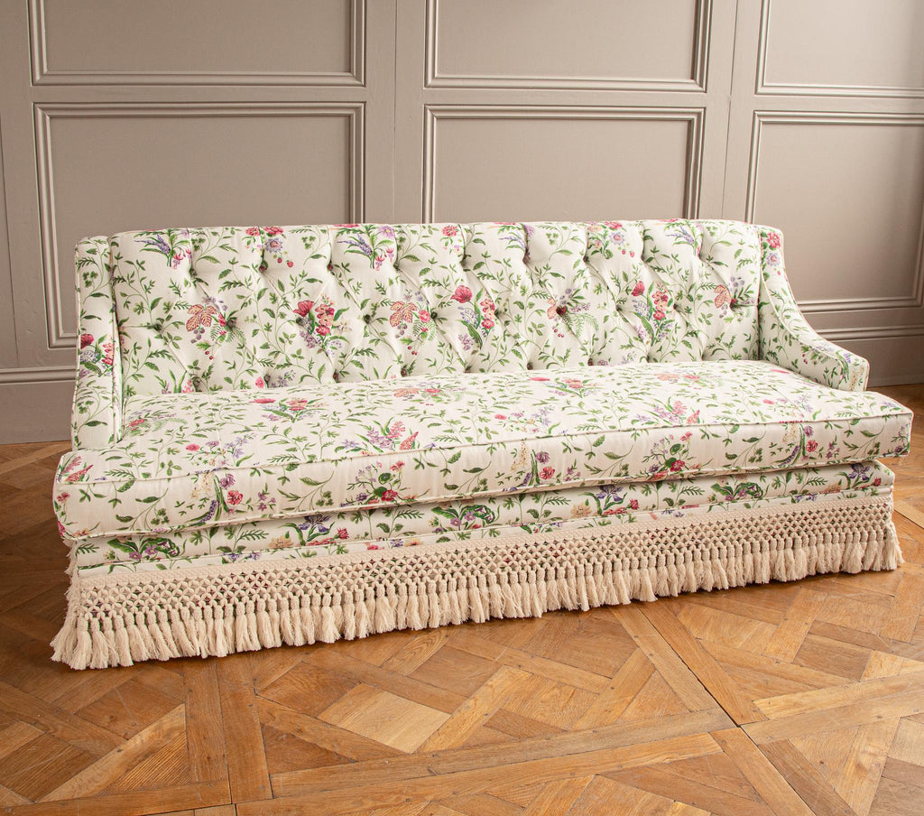 https://a.1stdibscdn.com/custom-sized-upholstered-hand-made-sofa-by-la-maison-london-for-sale-picture-2/f_23353/f_445964521744887762936/Bespoke_Sofa_white_017_2_master.jpg