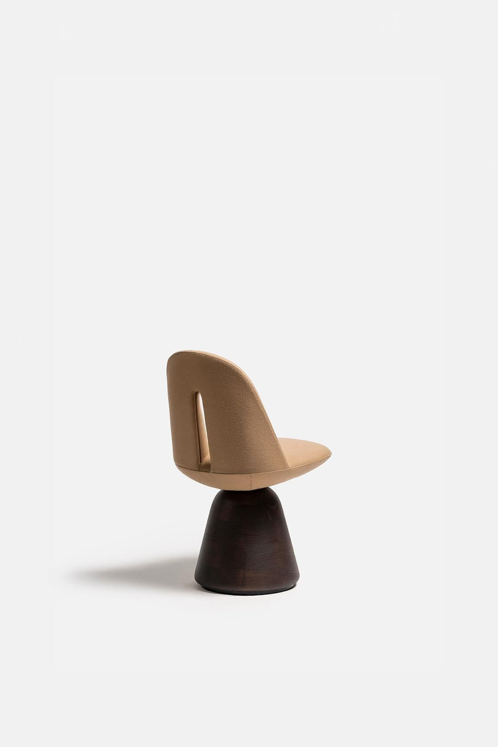 https://a.1stdibscdn.com/bill-carpanese-home-italia-chair-with-wood-base-for-sale-picture-2/f_58592/f_479663721765555137432/Bill_CarpaneseHome_Simone_Bonnani_066_master.jpg