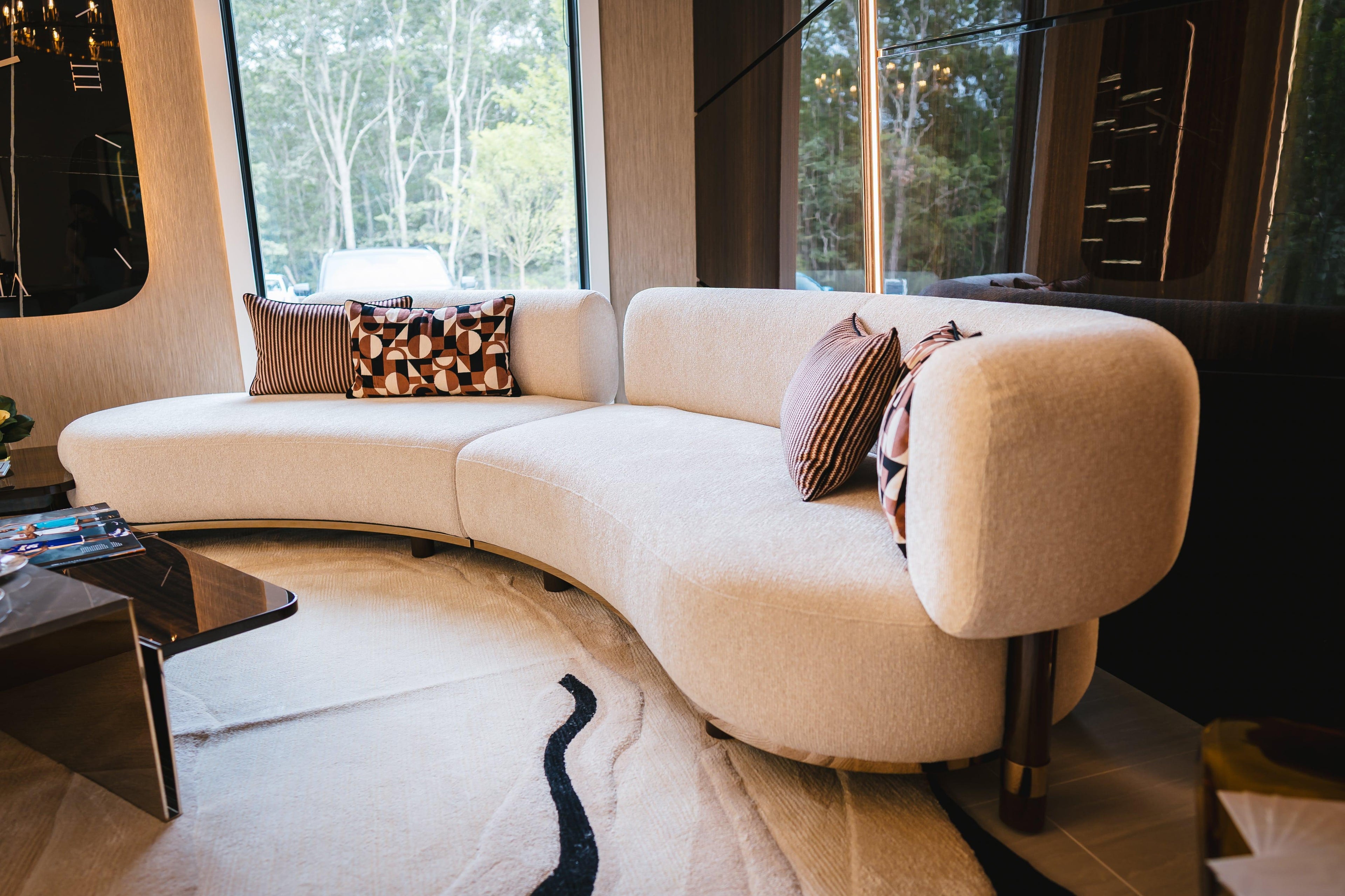 https://a.1stdibscdn.com/curved-modern-blosse-sofa-in-cream-upholstery-with-integrated-walnut-side-table-for-sale-picture-8/f_104862/f_455332921755510293012/Blosse_Sofa_1_min_master.jpg