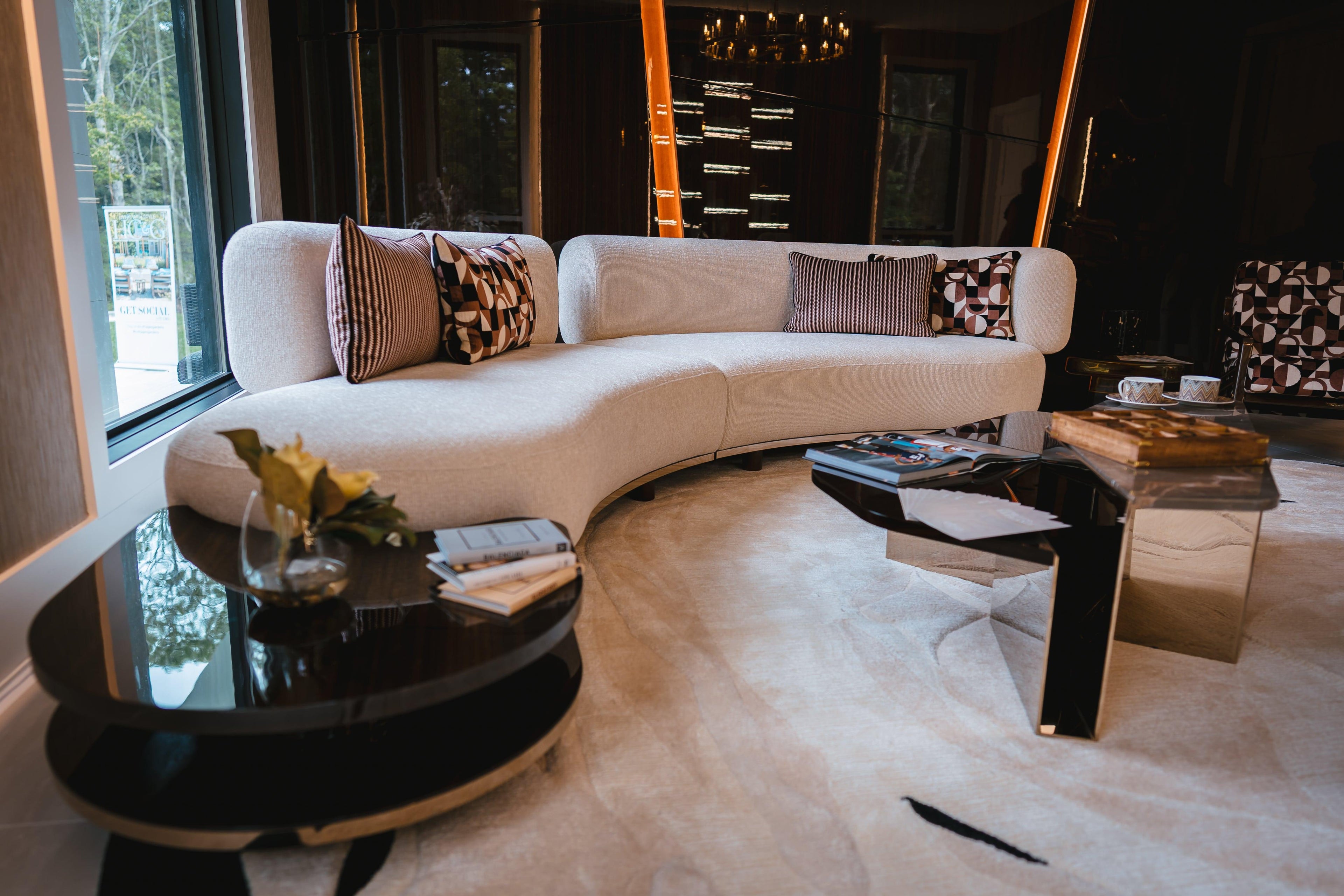 https://a.1stdibscdn.com/curved-modern-blosse-sofa-in-cream-upholstery-with-integrated-walnut-side-table-for-sale-picture-9/f_104862/f_455332921755510293552/Blosse_Sofa_2_min_master.jpg