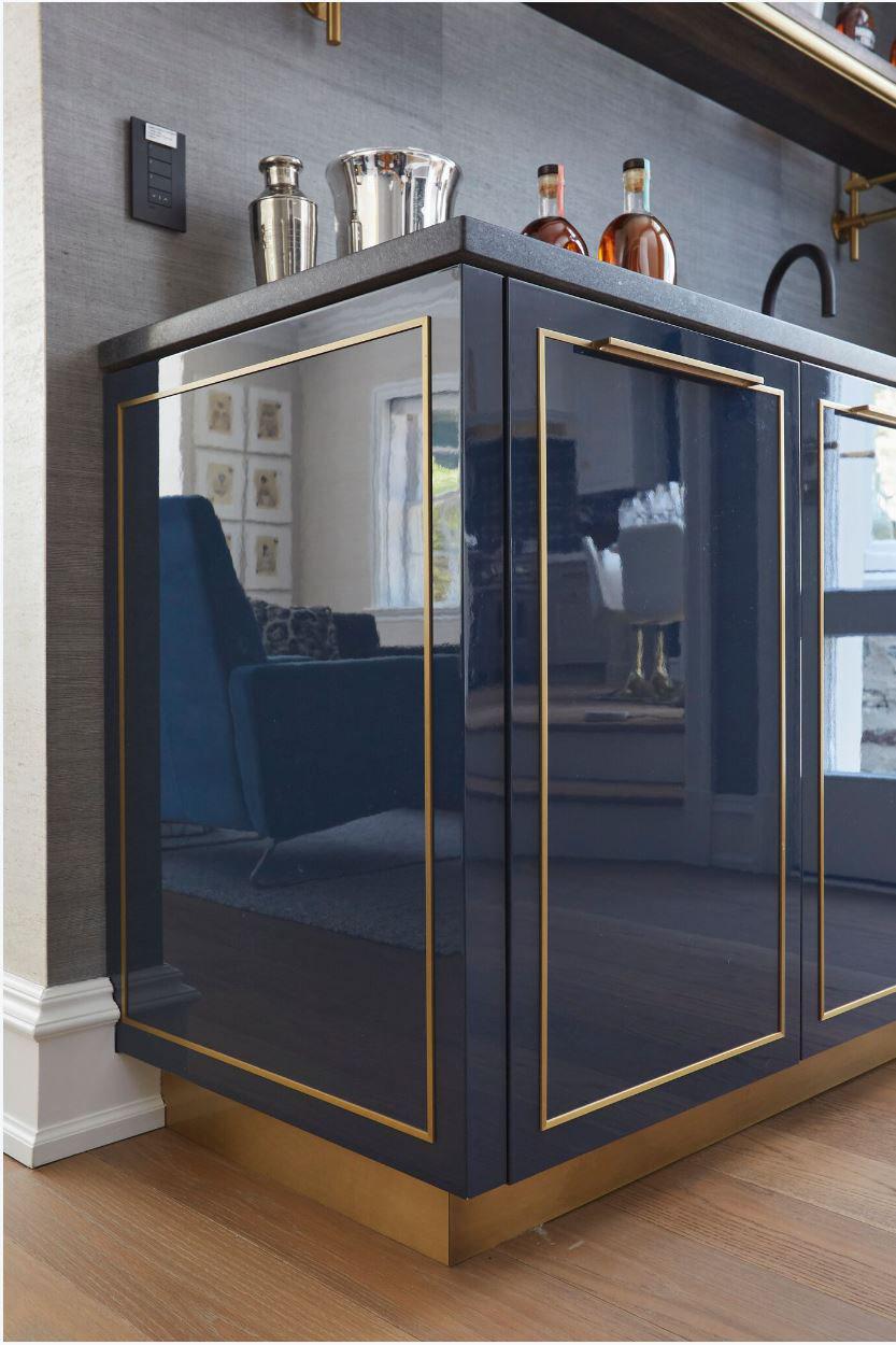https://a.1stdibscdn.com/amuneals-gloss-lacquer-bar-with-integral-brass-sink-for-sale-picture-2/f_28333/f_128684721543593465325/Blue_Lacquer_Bar_Detail_master.JPG