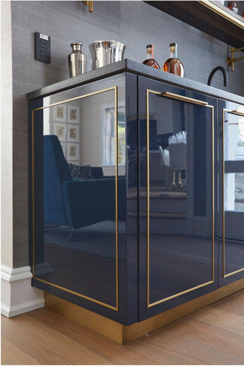 https://a.1stdibscdn.com/amuneals-gloss-lacquer-bar-with-integral-brass-sink-for-sale-picture-2/f_28333/f_128684721543593465325/Blue_Lacquer_Bar_Detail_master.JPG