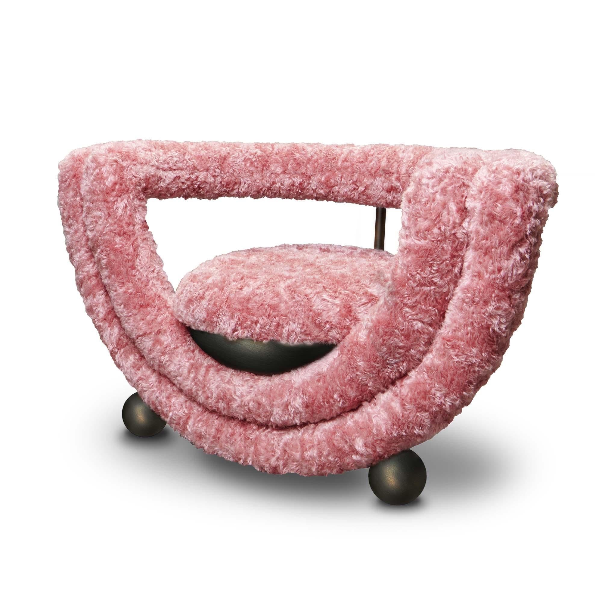 https://a.1stdibscdn.com/kissing-armchair-by-lara-bohinc-in-bronze-metal-and-furry-rose-fabric-in-stock-for-sale-picture-2/f_19173/f_254440021681991658620/Bohinc_Studio_Kissing_Armchair_Argo2_Pink_Quarter_master.jpg