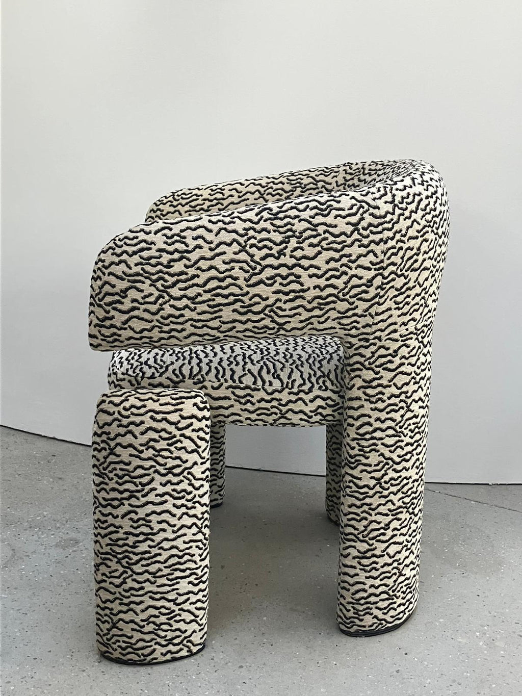 https://a.1stdibscdn.com/bold-apollo-chair-bold-apollo-chair-fabric-pierre-frey-le-chant-des-dunes-for-sale-picture-3/f_95332/f_461884921754661377037/BoldApolloChair_5__master.jpeg
