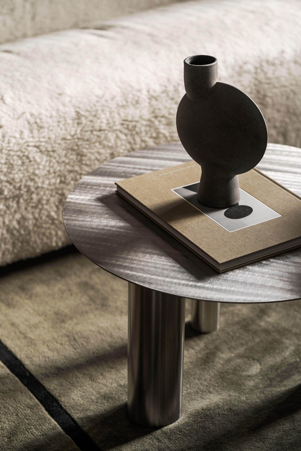https://a.1stdibscdn.com/high-coffee-table-brandt-cs1-made-of-stainless-steel-by-noom-for-sale-picture-2/f_42321/f_185527621624914651045/_Brandt_Coffee_tables_in_interior_3_sm_1_master.jpg
