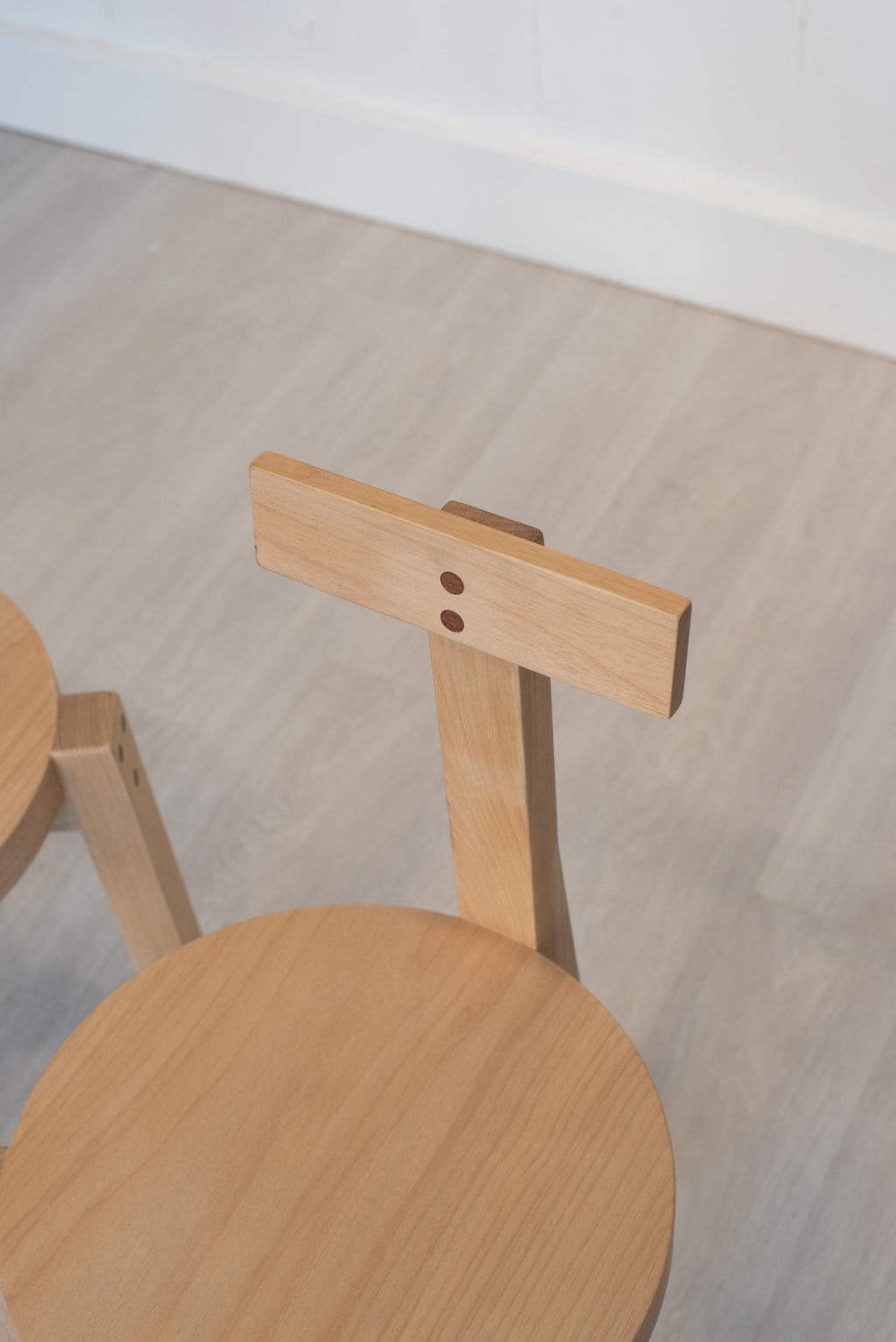 https://a.1stdibscdn.com/lina-bo-bardi-marcelo-ferraz-marcelo-suzuki-girafa-chair-edition-2022-for-sale-picture-9/f_64082/f_482196321767778733017/BrazilModernist261_master.jpg